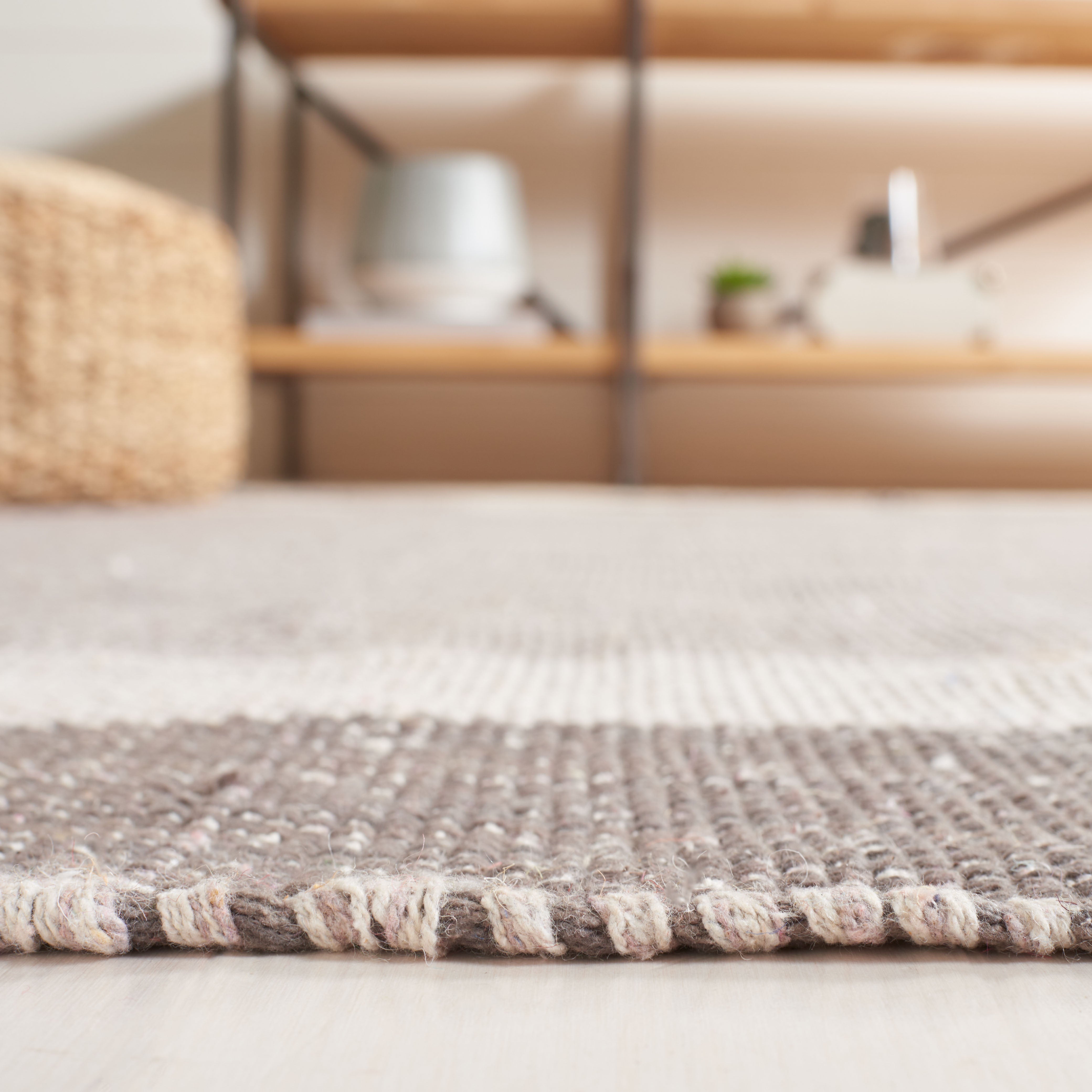 MONTAUK 301 – IVORY / GREY