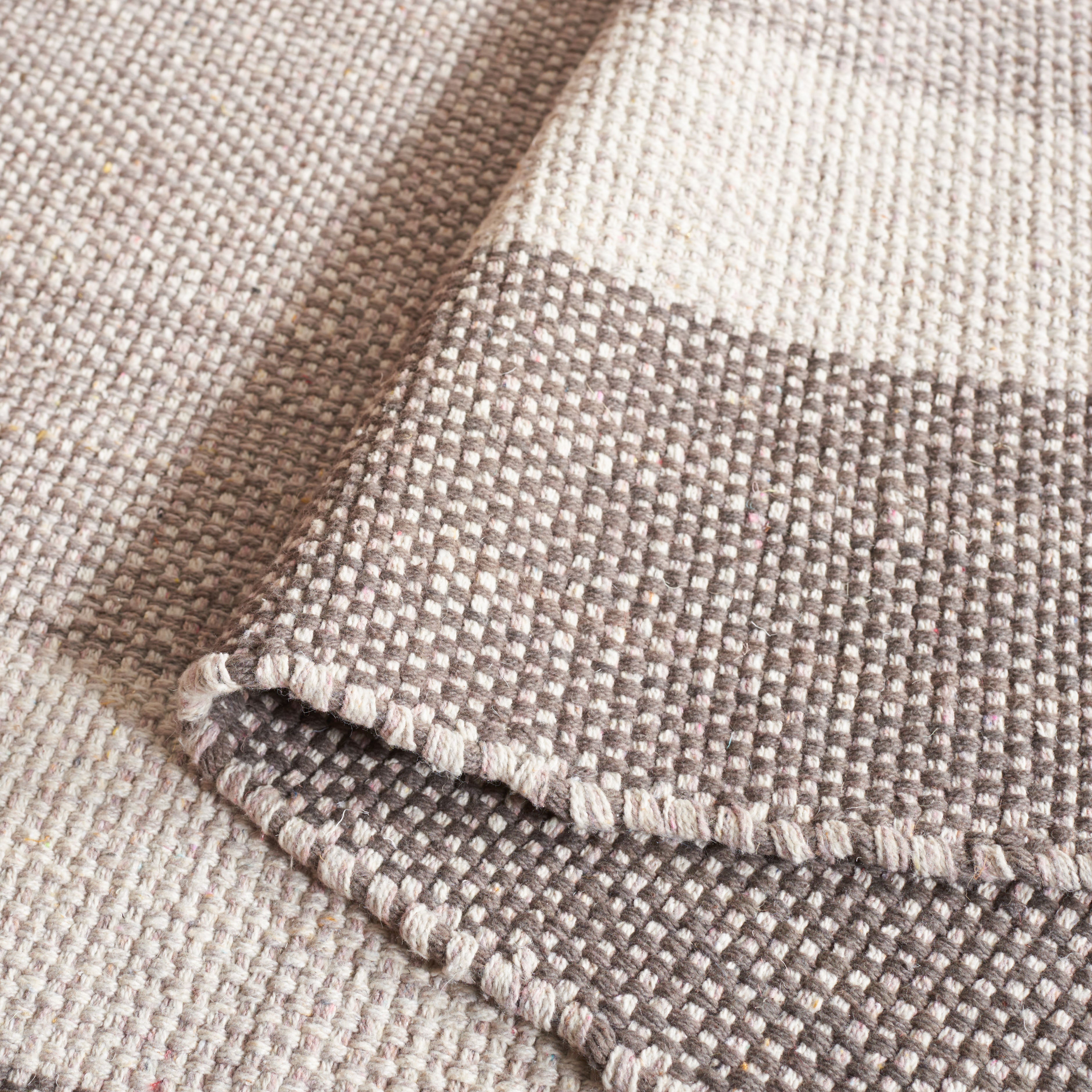 MONTAUK 301 – IVORY / GREY