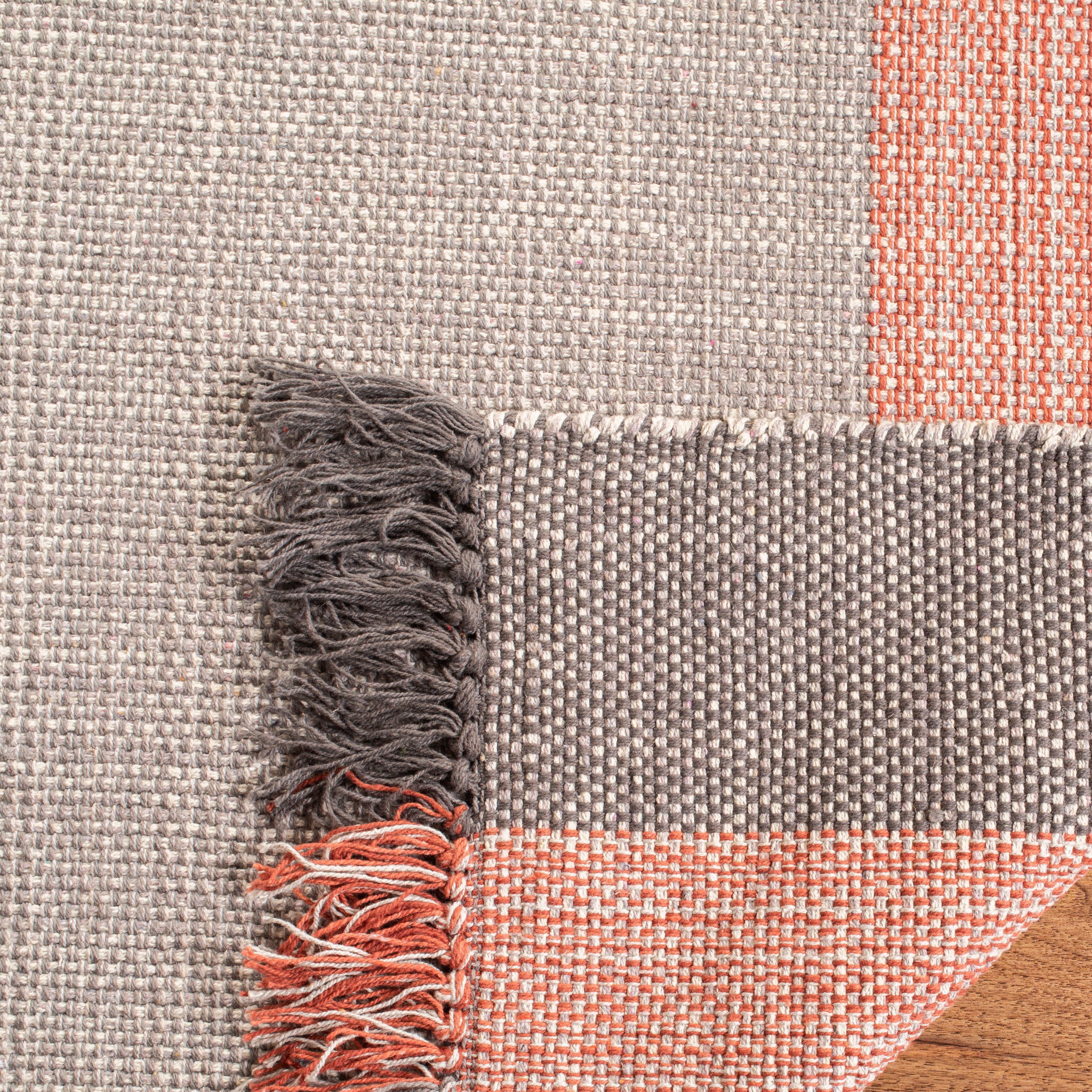 MONTAUK 301 – TERRACOTTA / GREY