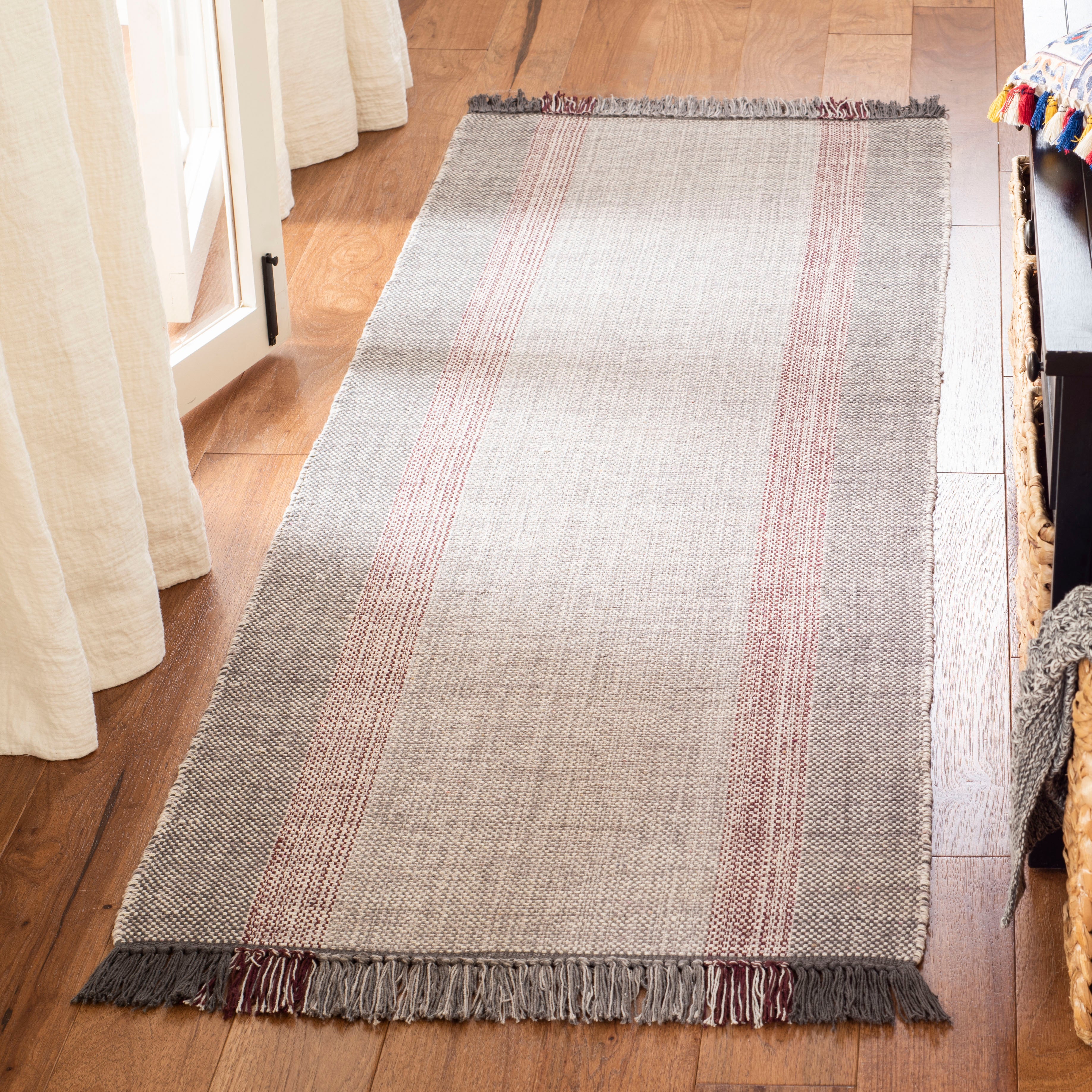MONTAUK 301 – WINE / GREY