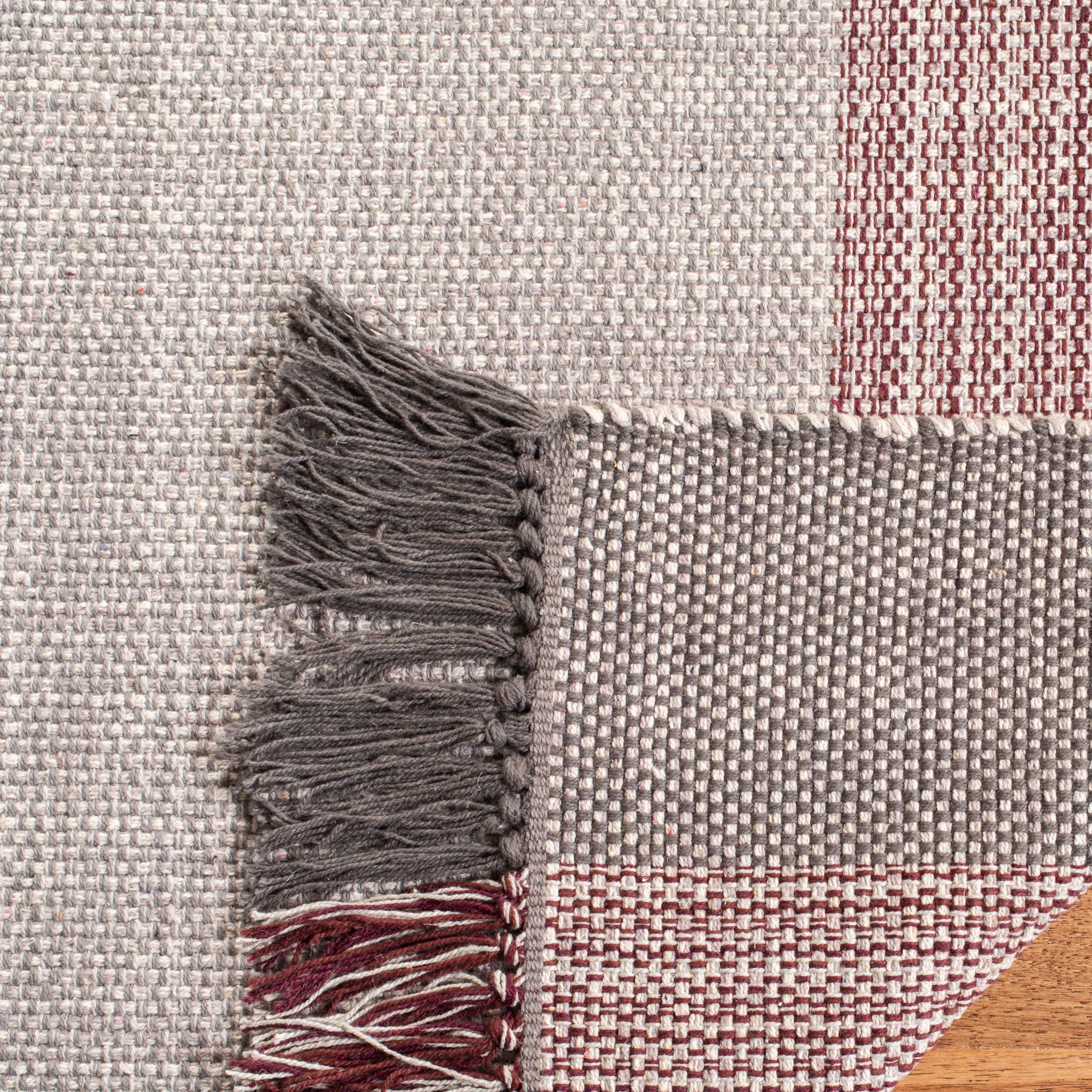 MONTAUK 301 – WINE / GREY
