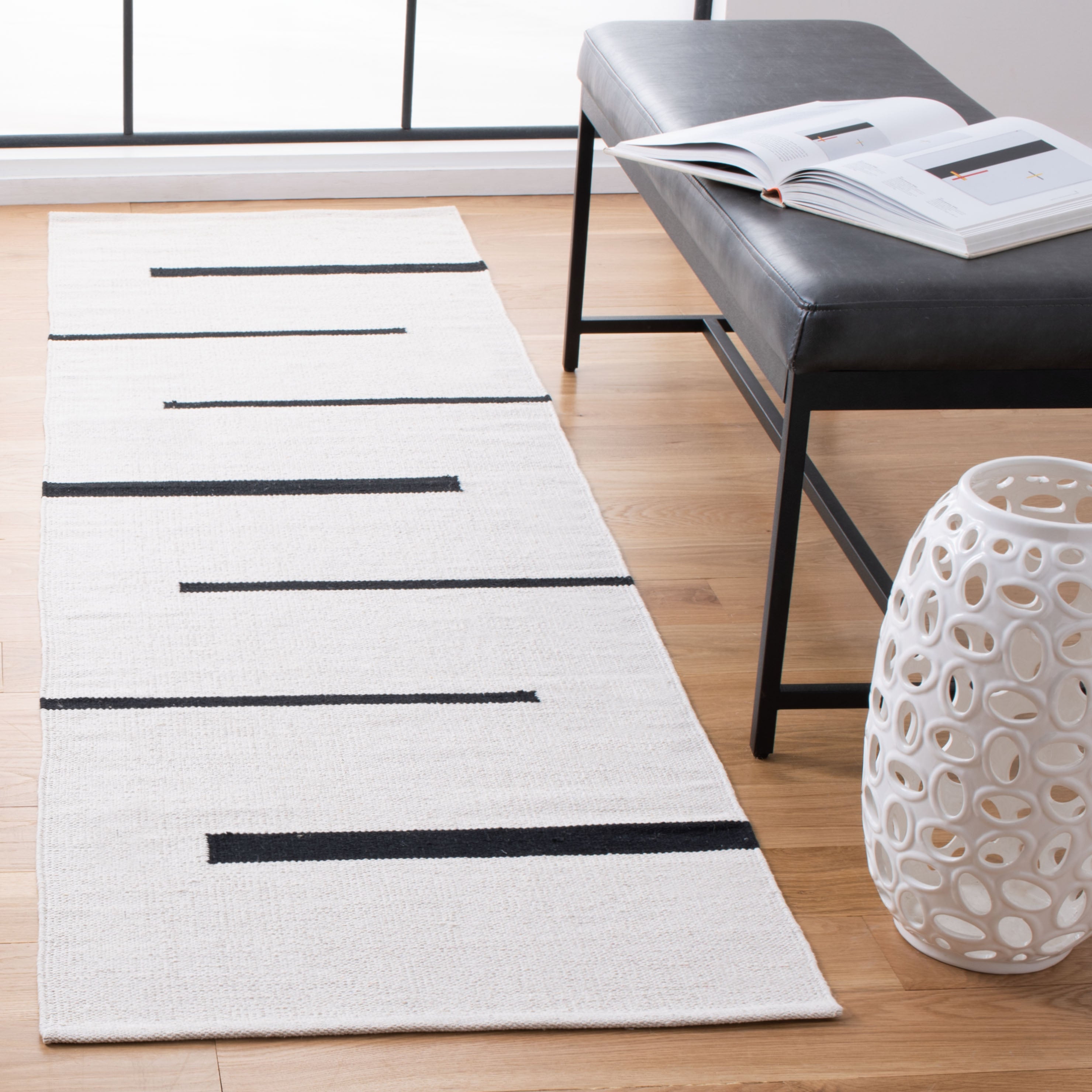 MONTAUK 311 – IVORY / BLACK