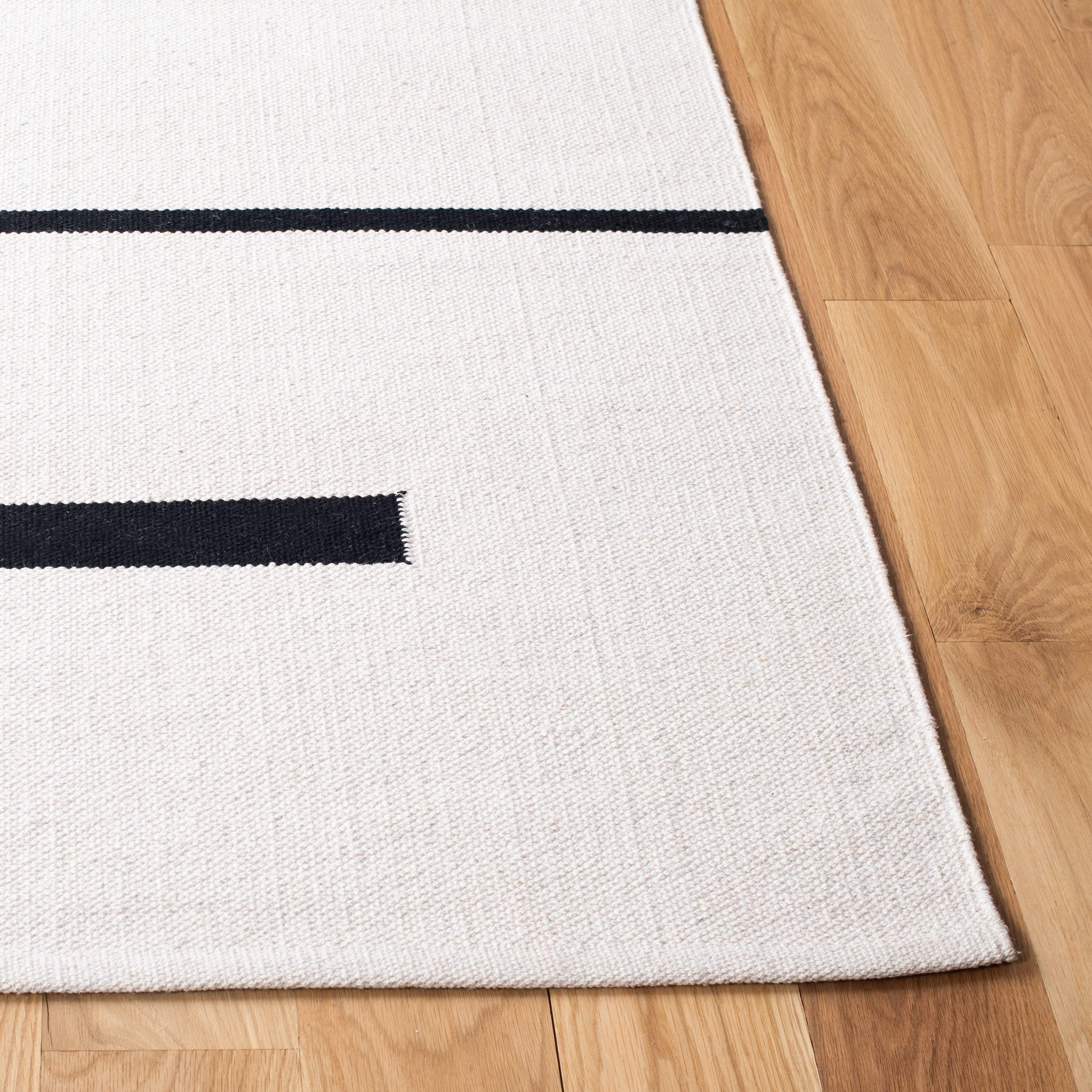 MONTAUK 311 – IVORY / BLACK