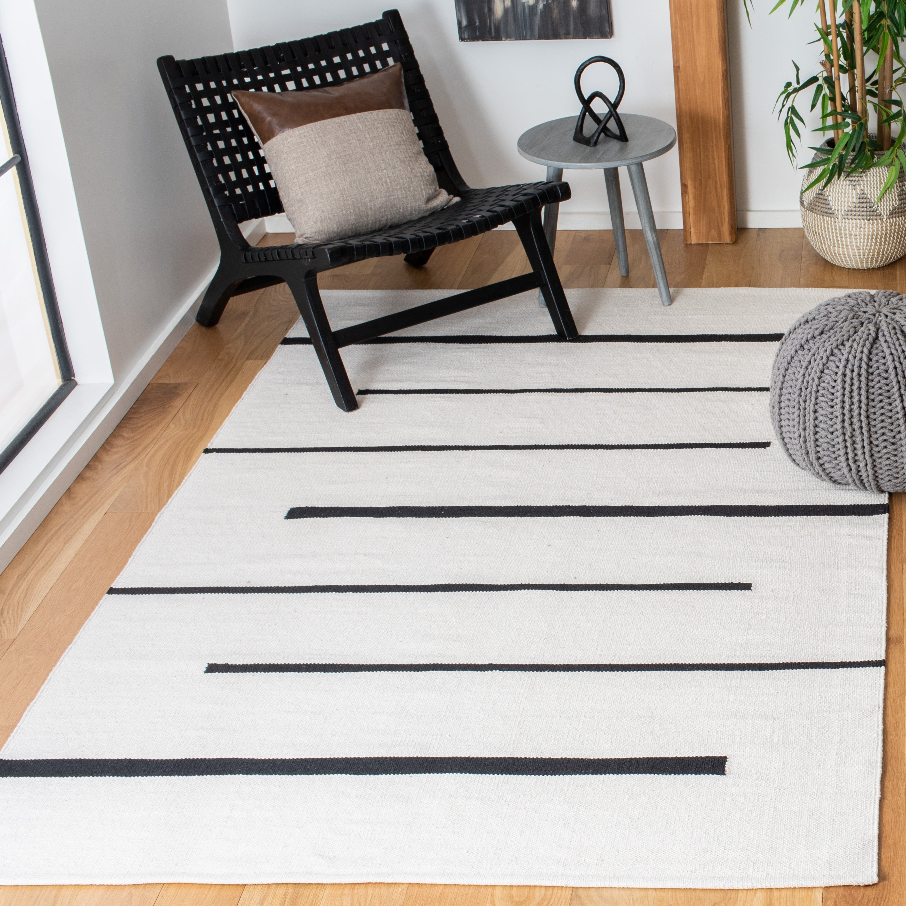 MONTAUK 311 – IVORY / BLACK