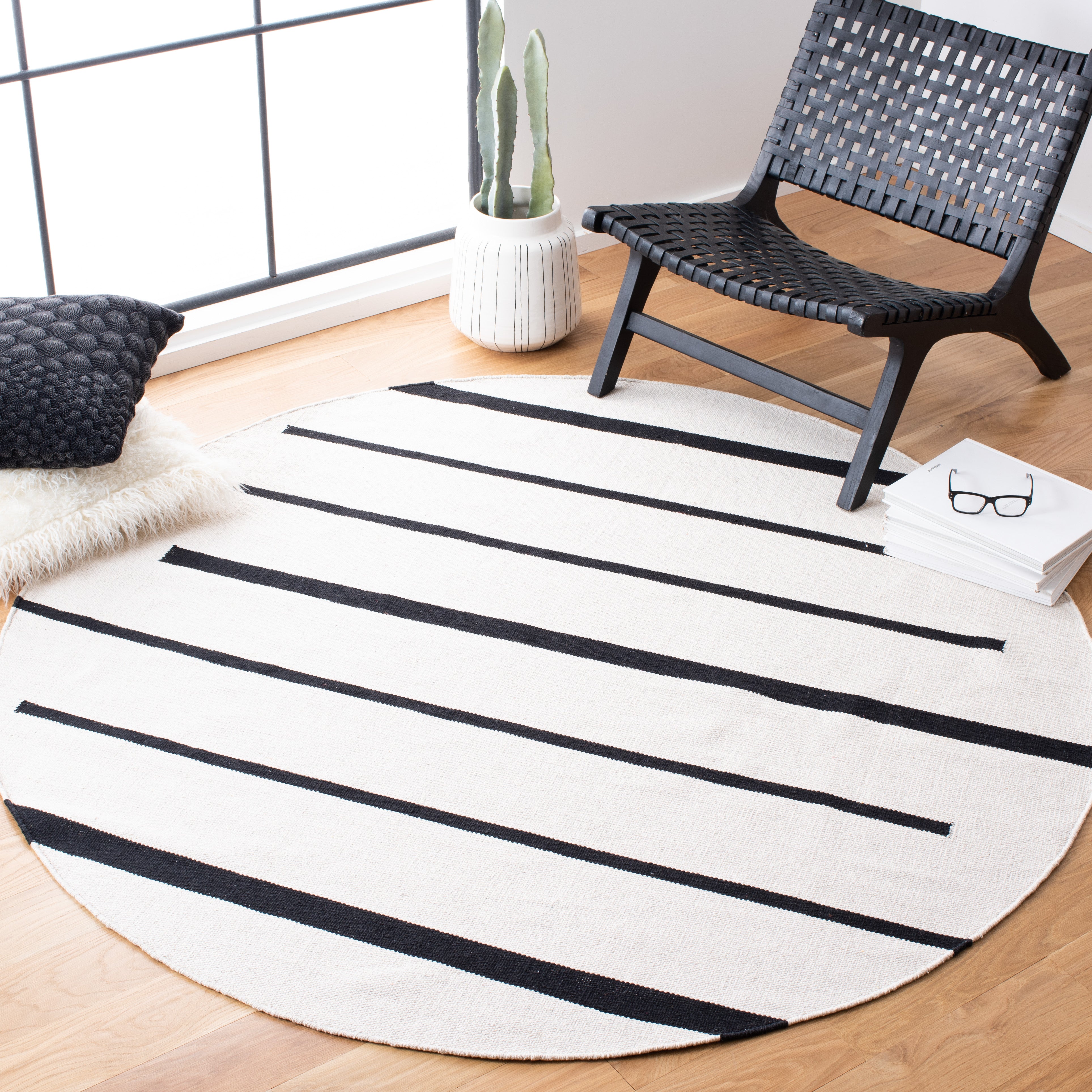 MONTAUK 311 – IVORY / BLACK