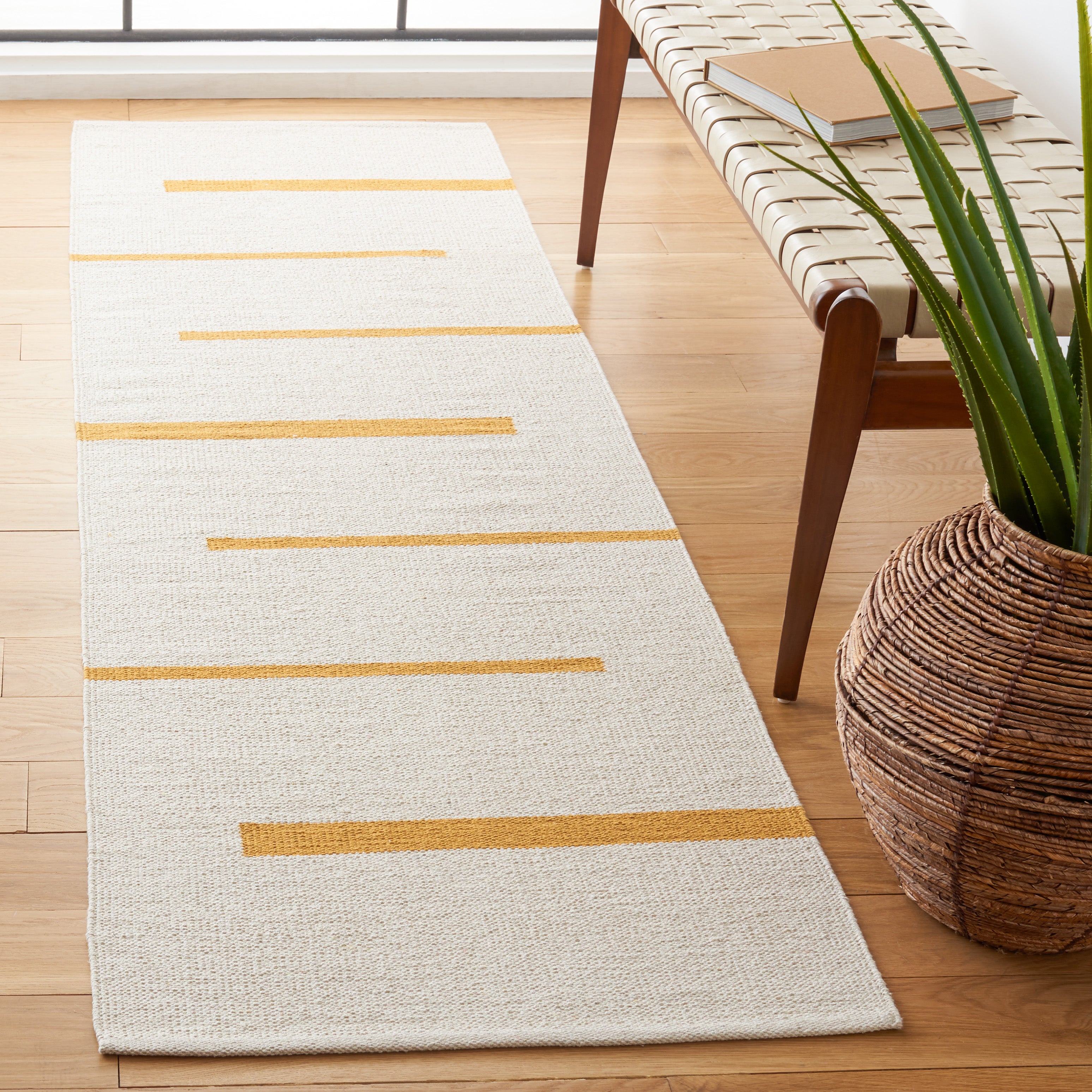 MONTAUK 311 – IVORY / GOLD