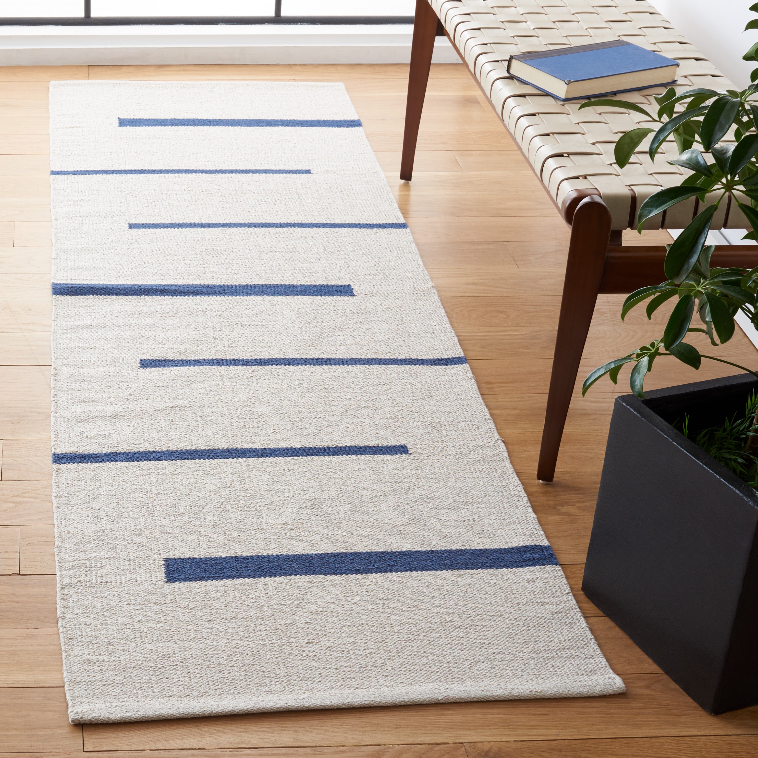 MONTAUK 311 – IVORY / NAVY