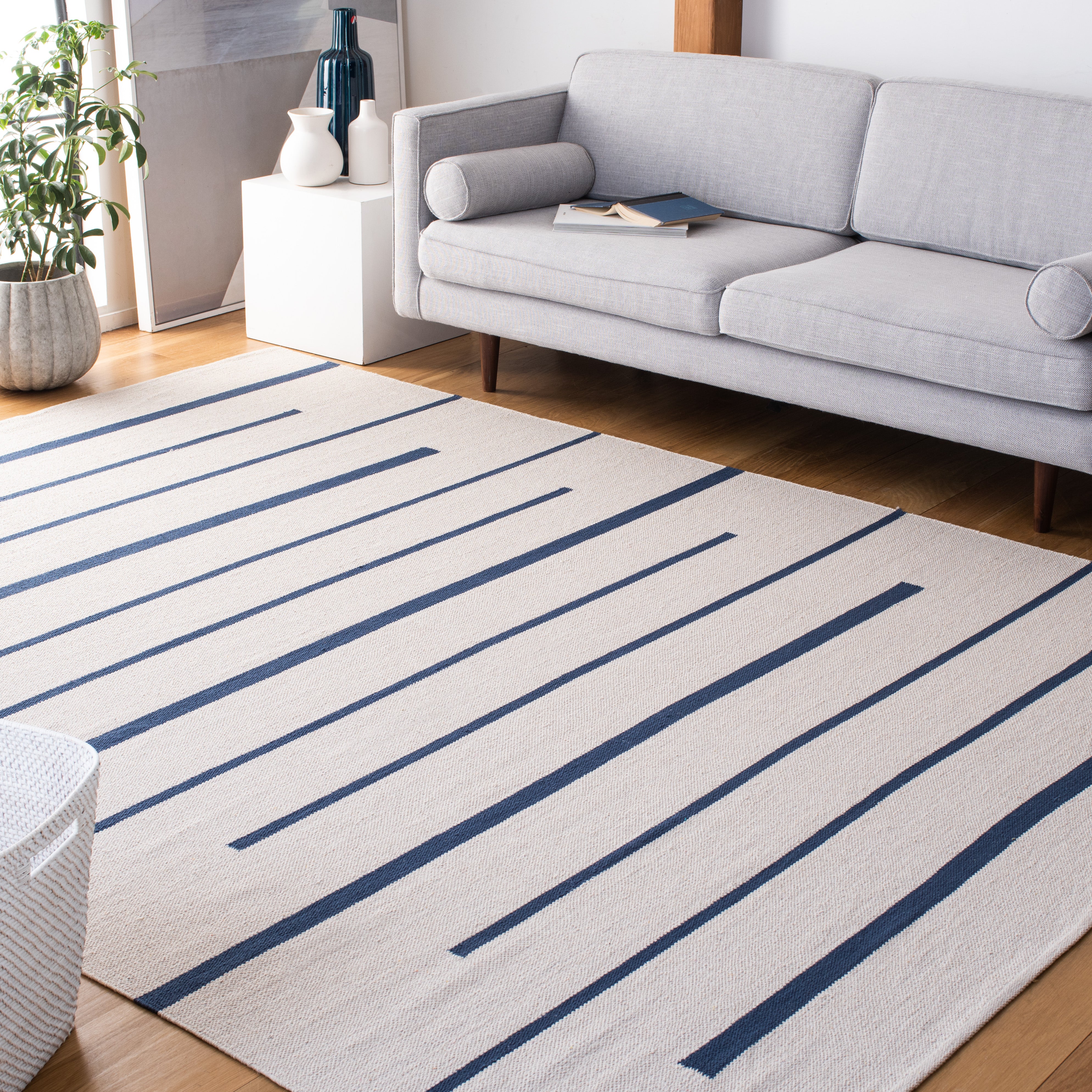 MONTAUK 311 – IVORY / NAVY