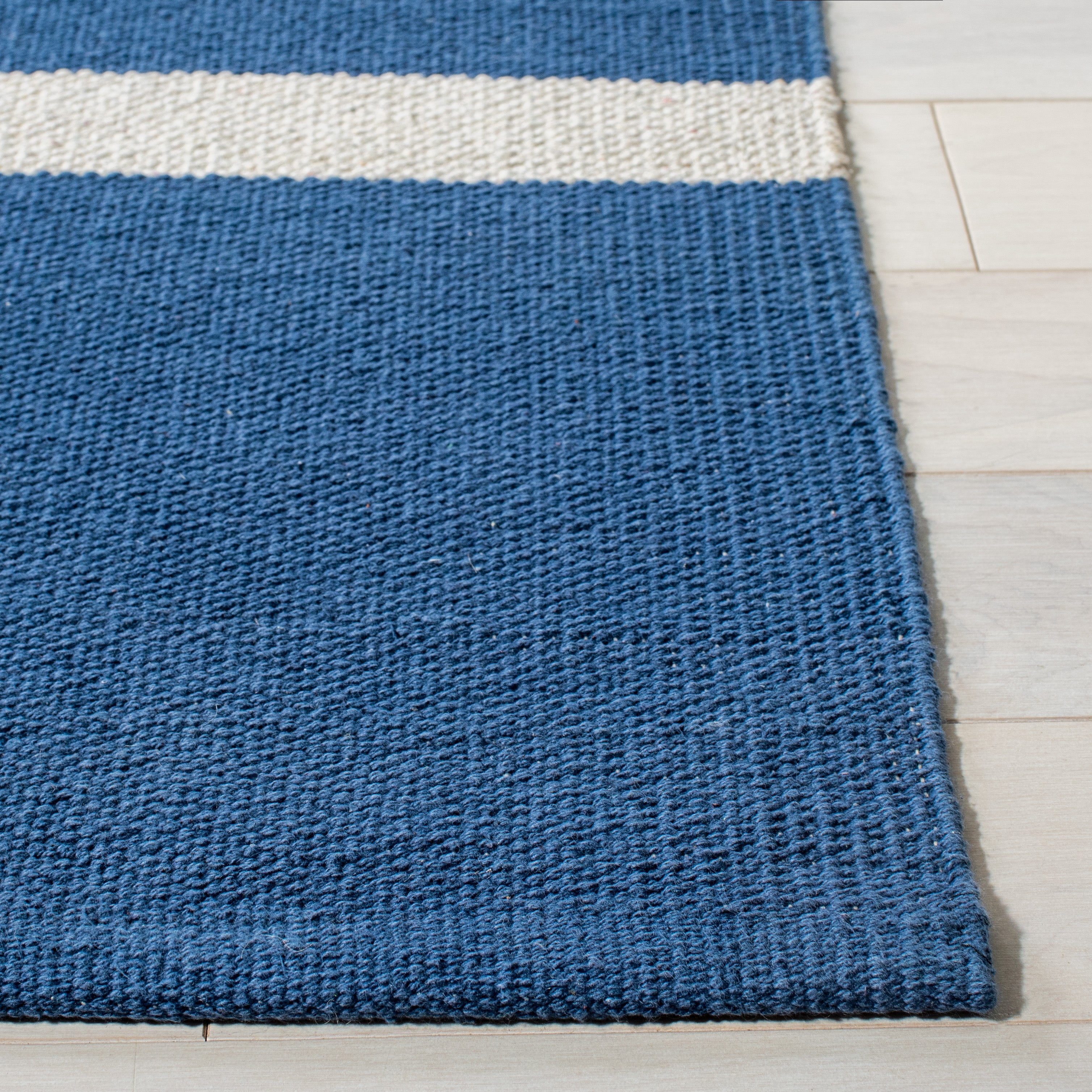 MONTAUK 311 – NAVY / IVORY