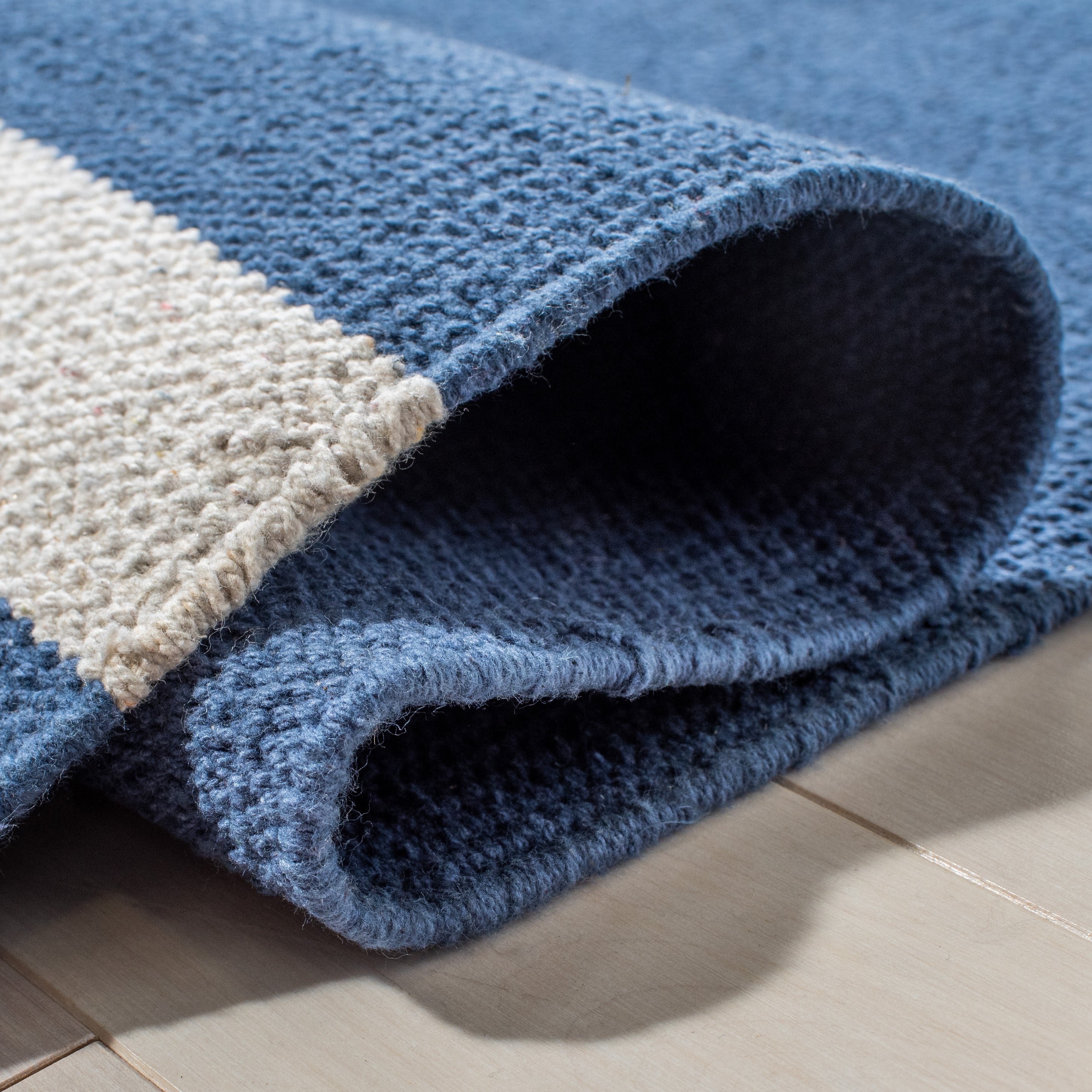 MONTAUK 311 – NAVY / IVORY