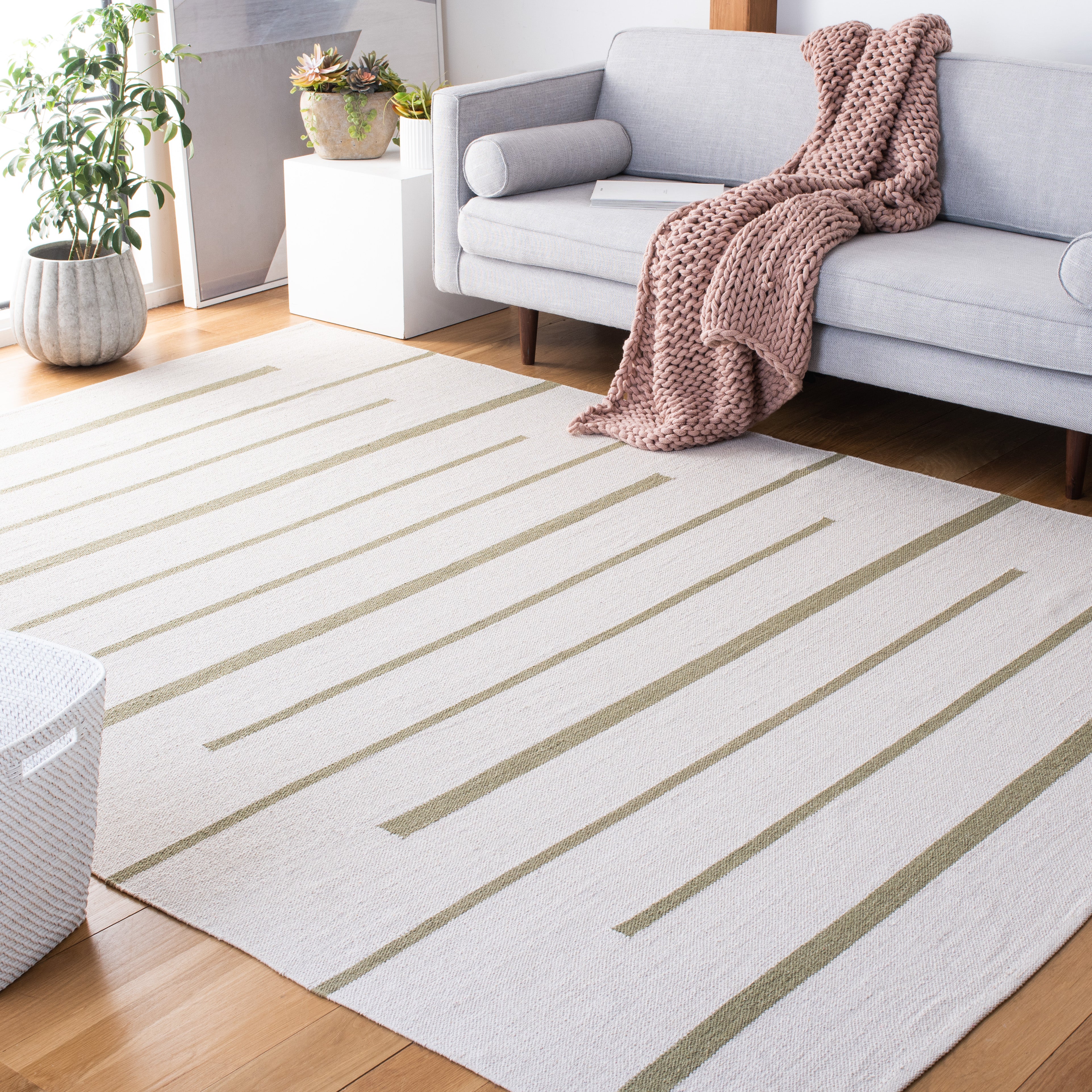 MONTAUK 311 – IVORY / LIGHT GREEN