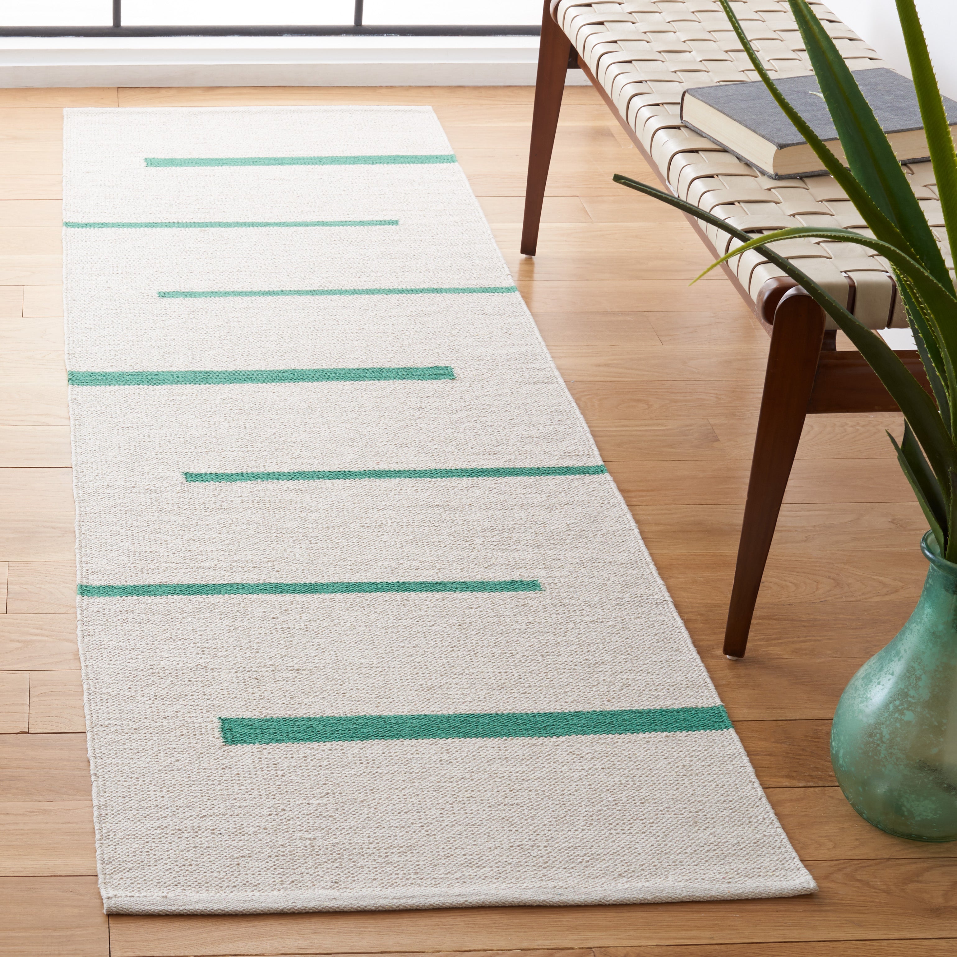 MONTAUK 311 – IVORY / DARK GREEN