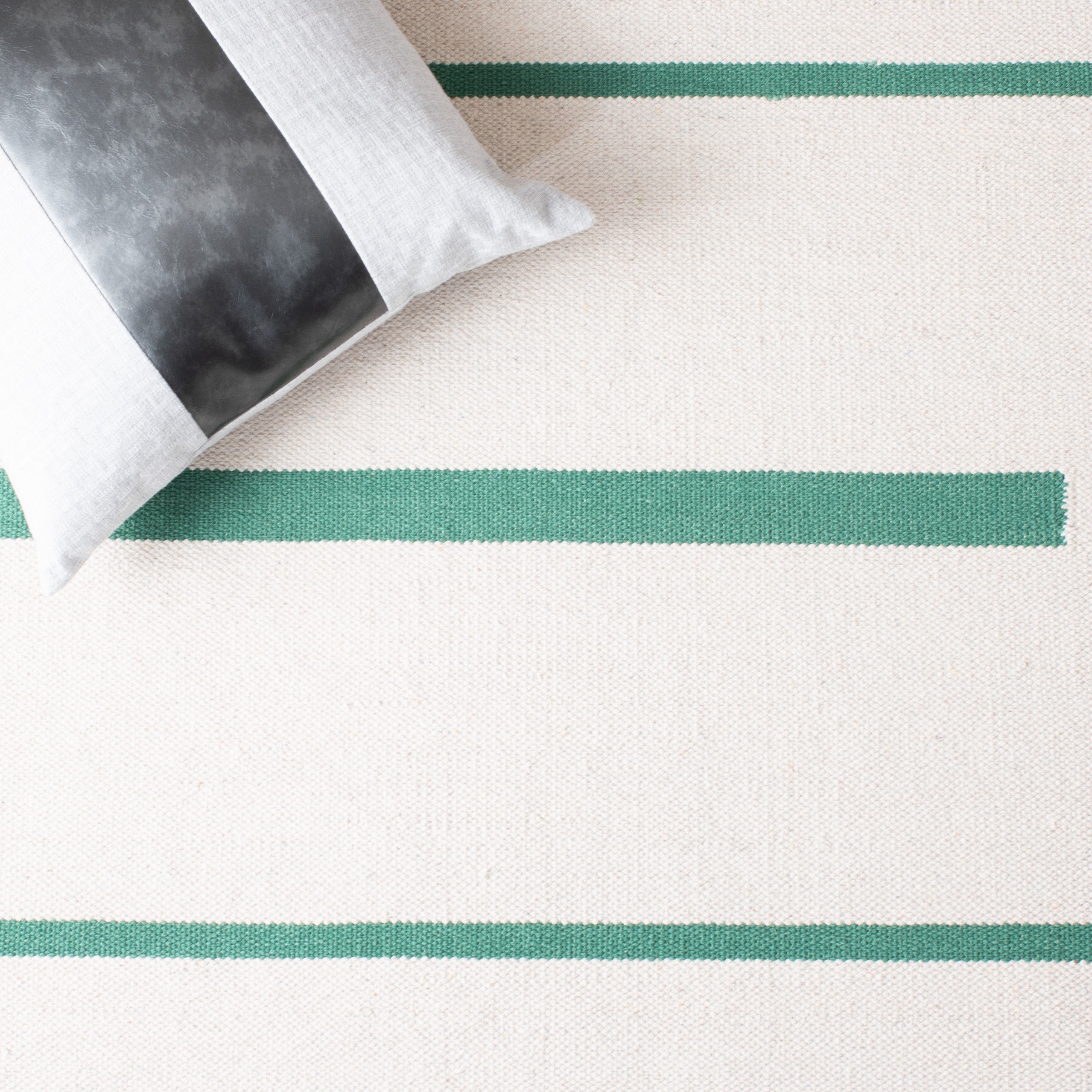 MONTAUK 311 – IVORY / DARK GREEN