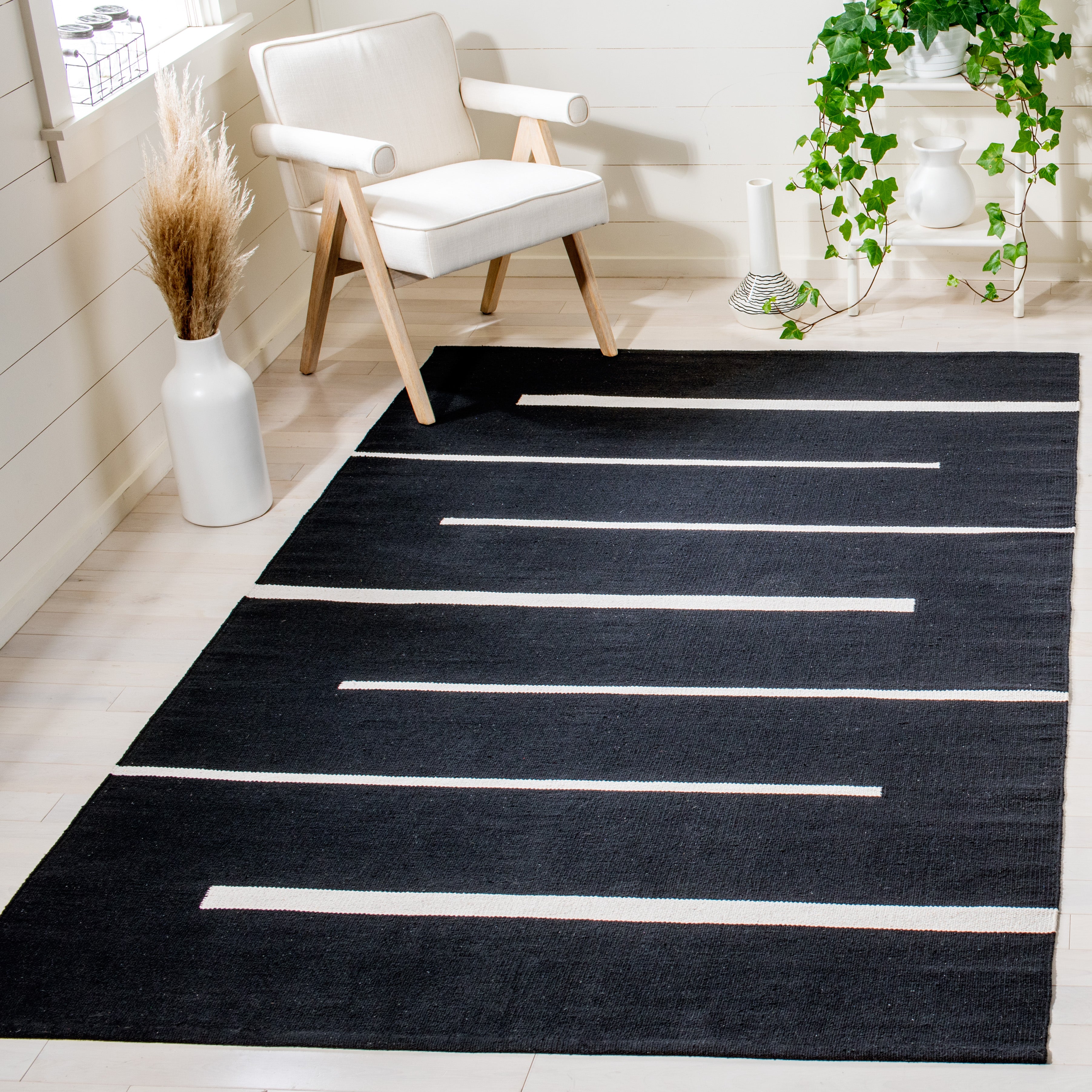 MONTAUK 311 – BLACK / IVORY