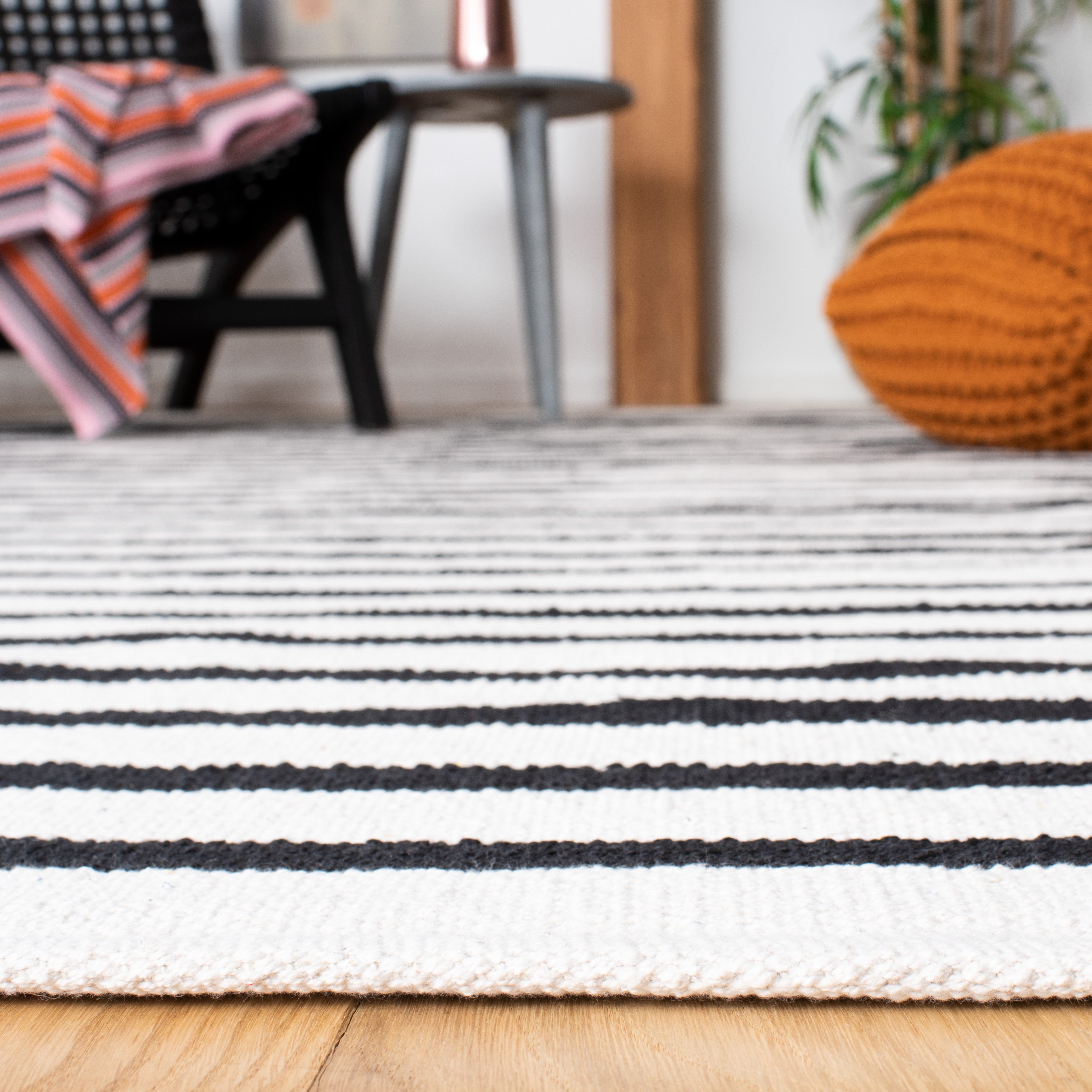 MONTAUK 313 – IVORY / BLACK