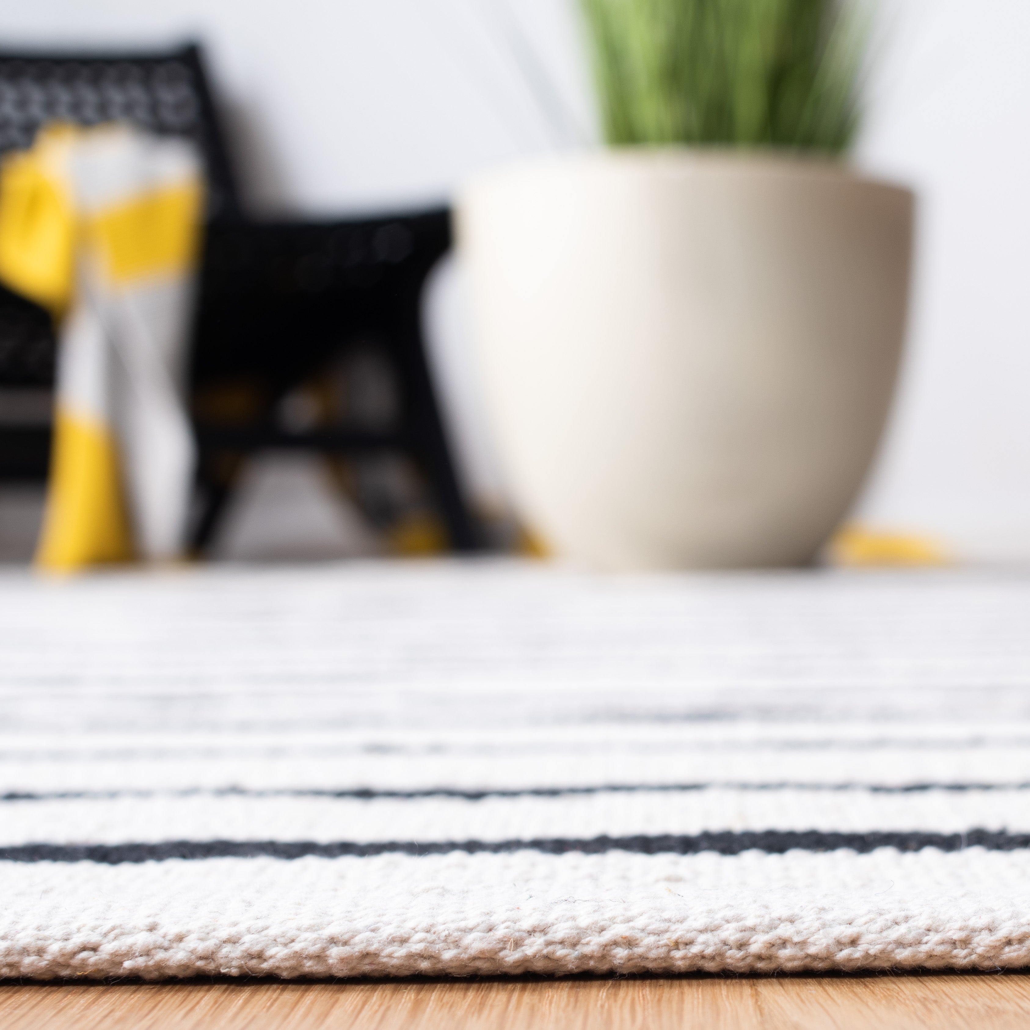 MONTAUK 313 – IVORY / BLACK