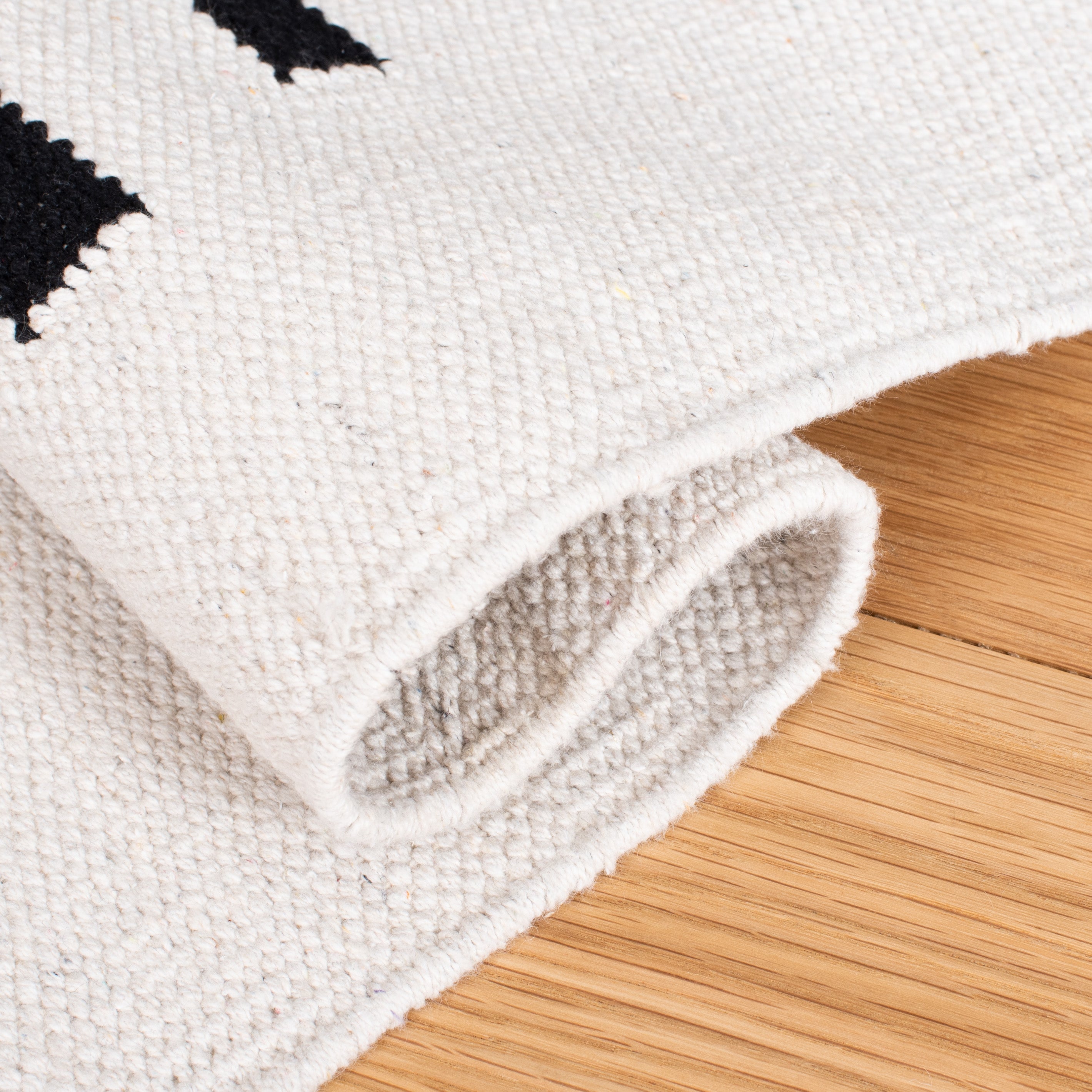 MONTAUK 313 – IVORY / BLACK