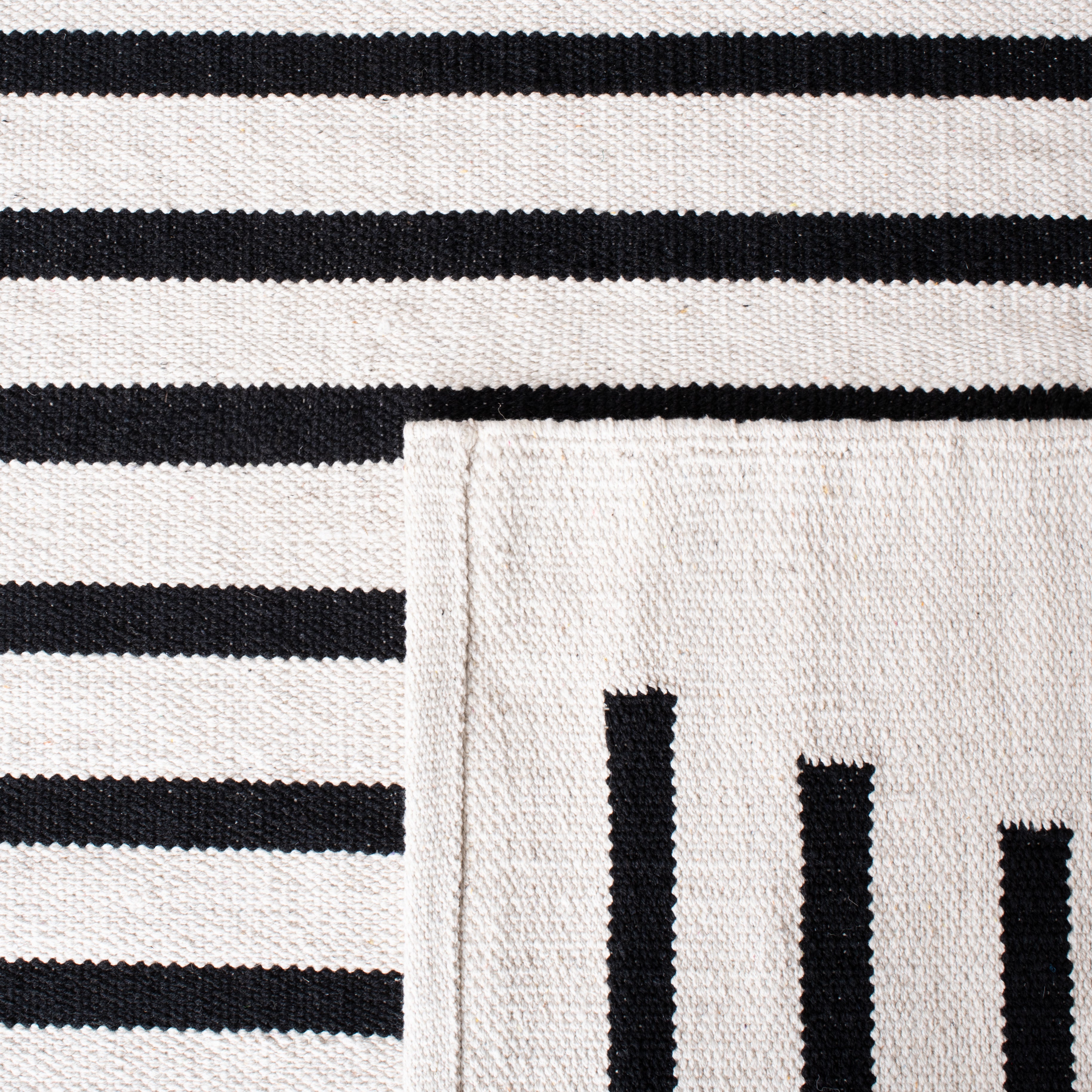 MONTAUK 313 – IVORY / BLACK