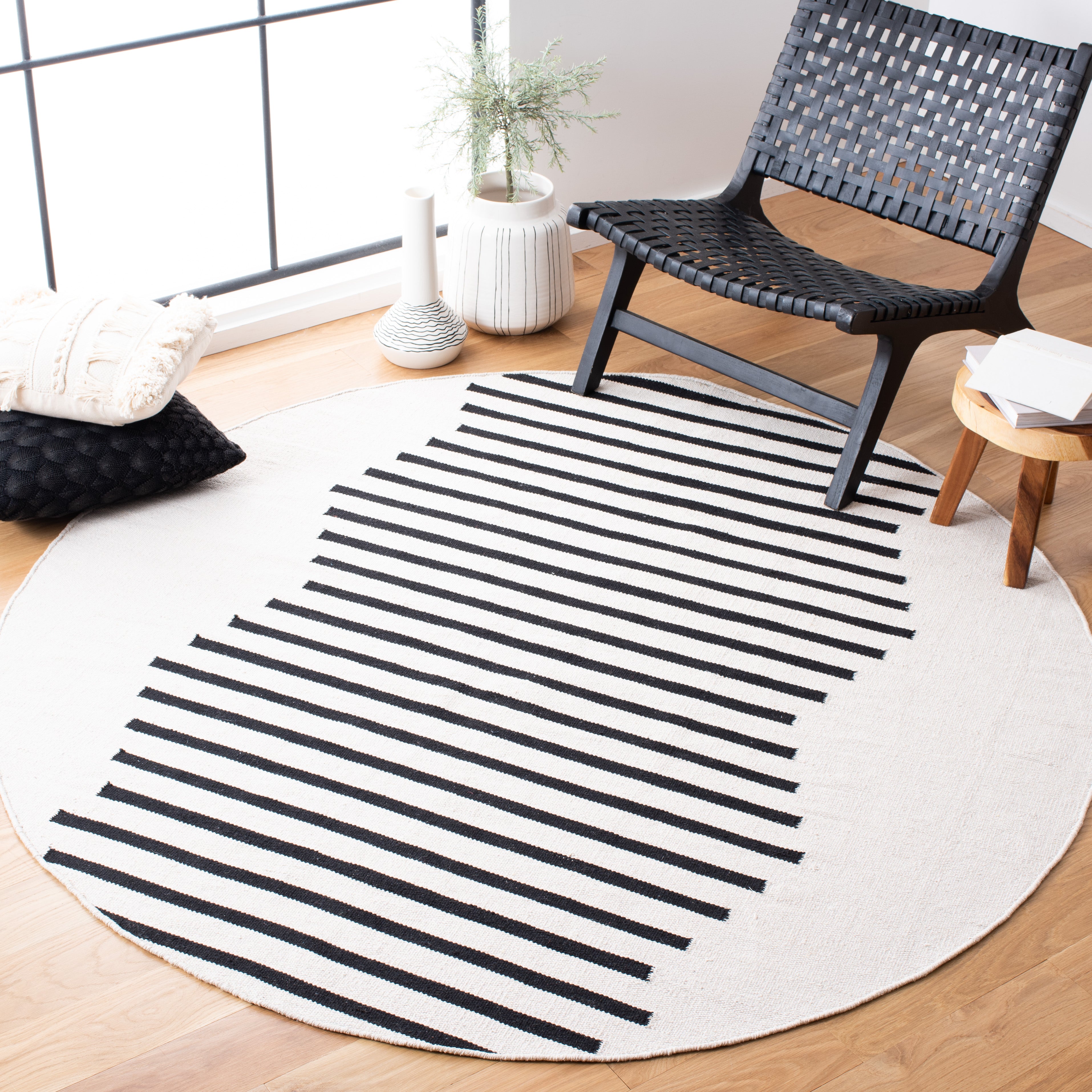 MONTAUK 313 – IVORY / BLACK