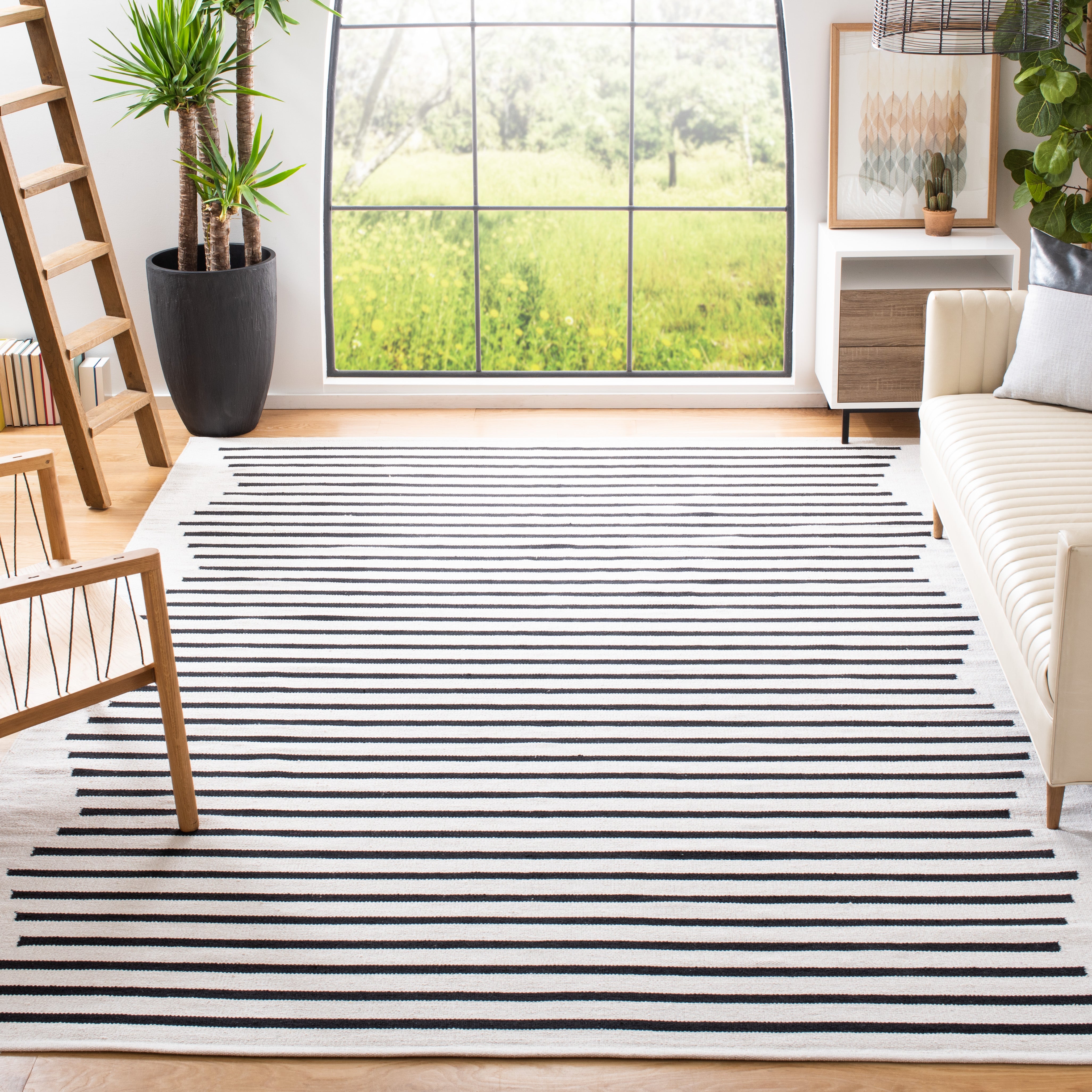 MONTAUK 313 – IVORY / BLACK