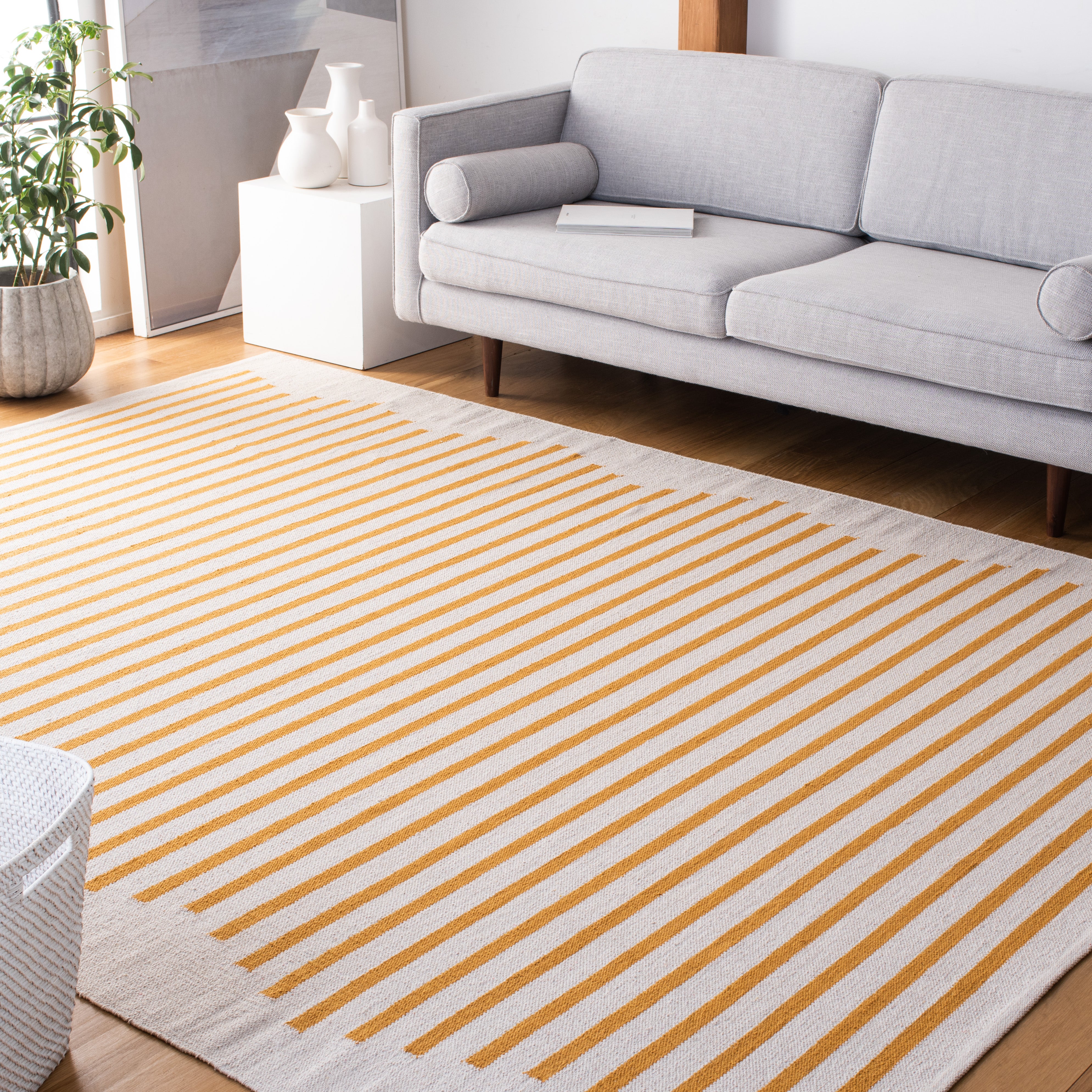 MONTAUK 313 – IVORY / GOLD