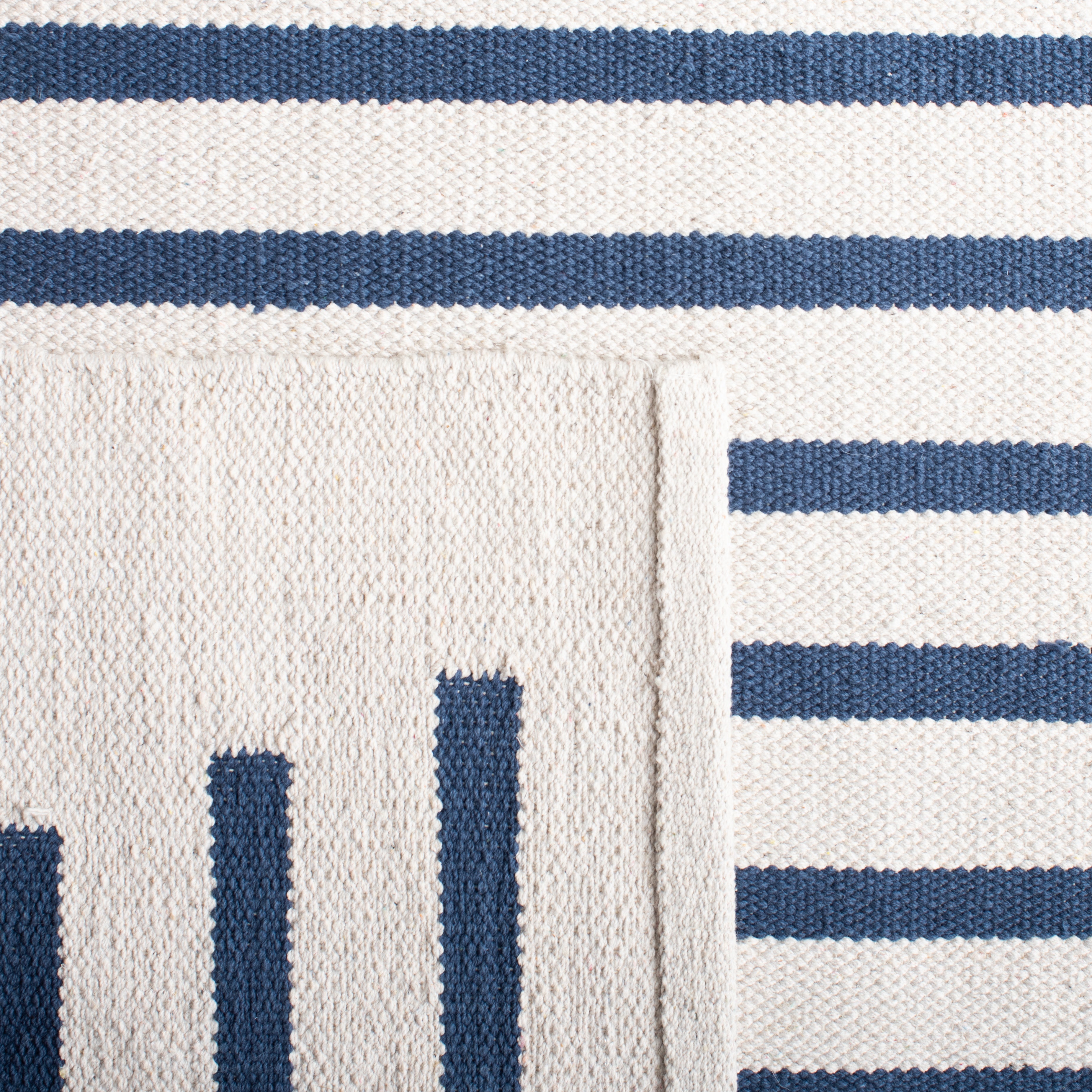 MONTAUK 313 – IVORY / NAVY