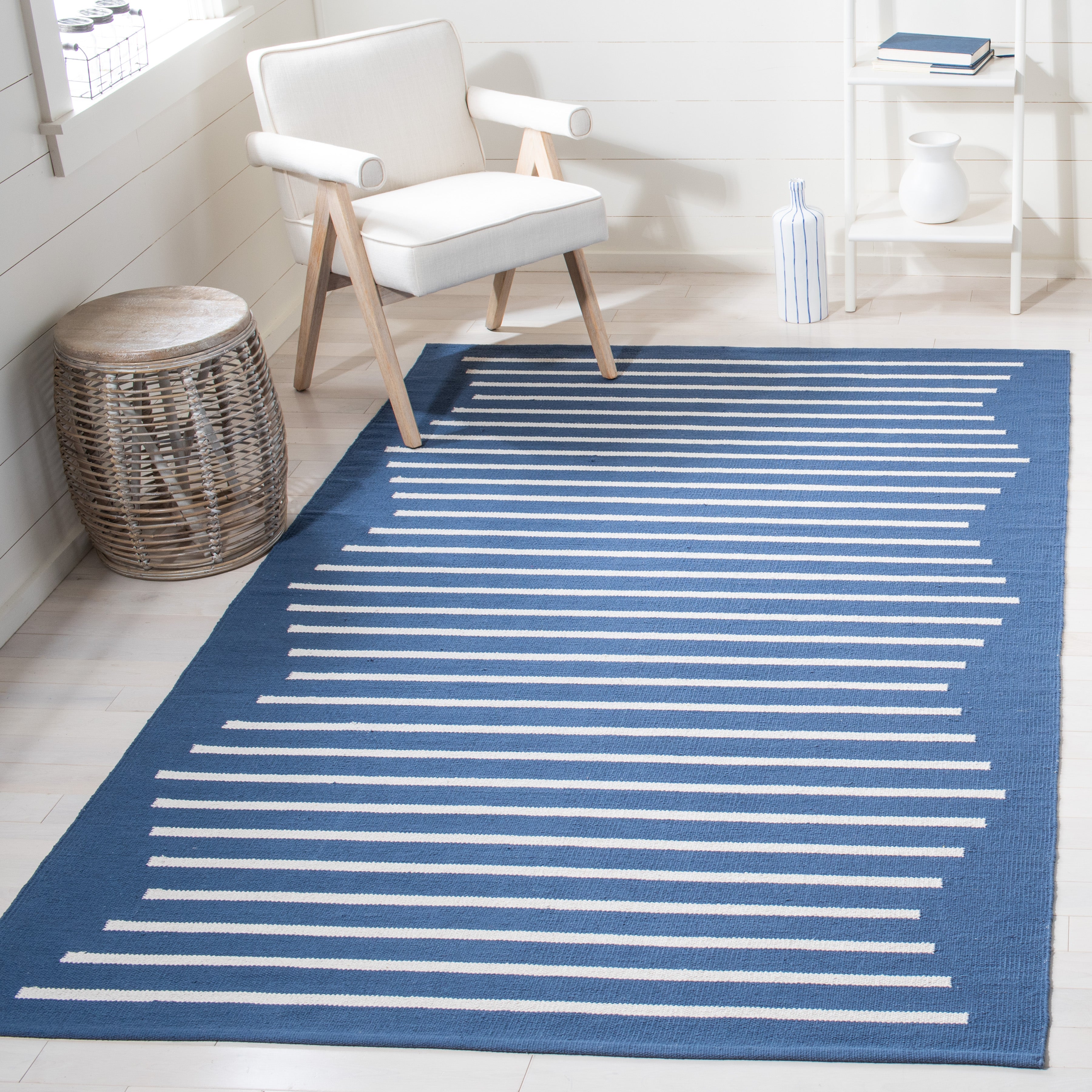MONTAUK 313 – NAVY / IVORY