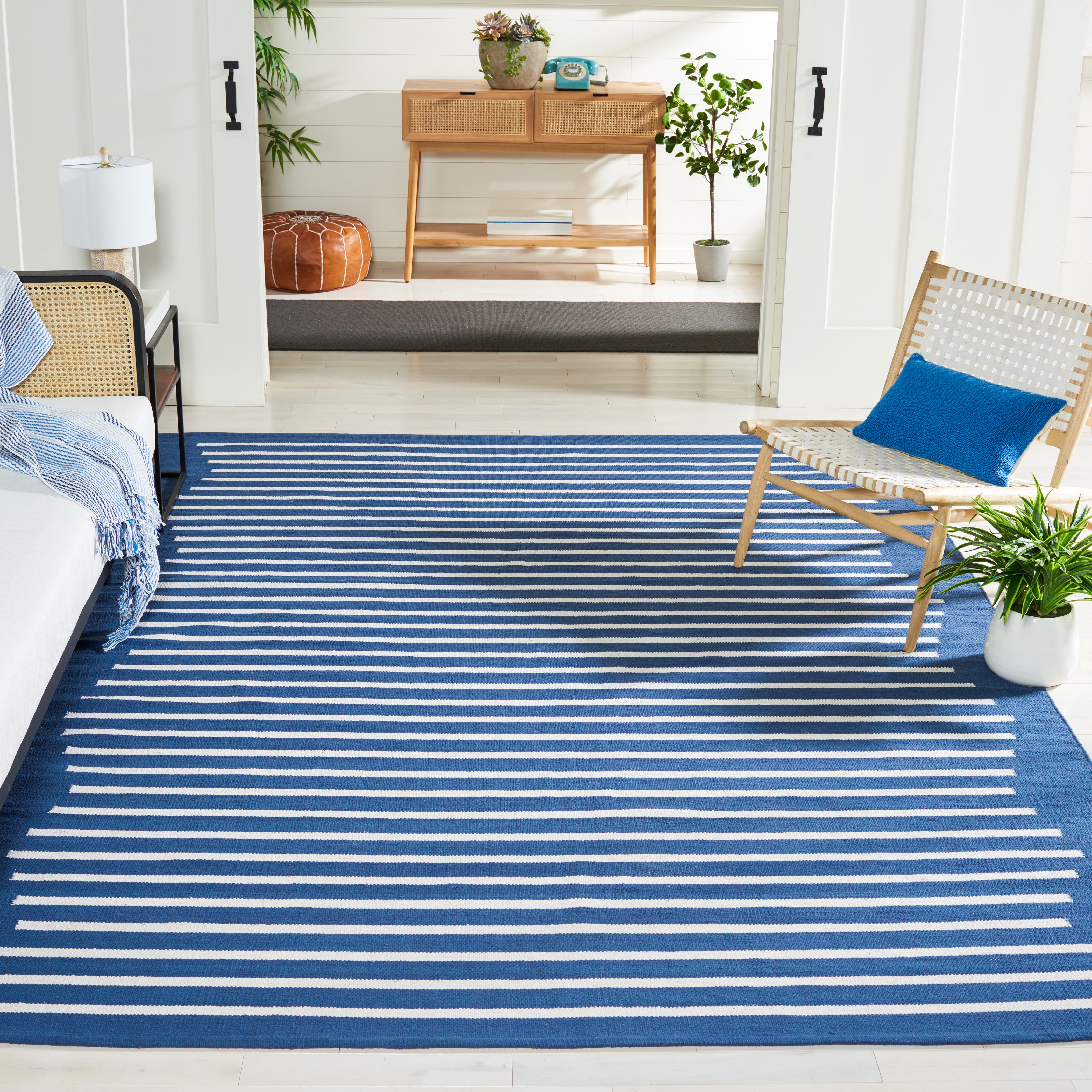 MONTAUK 313 – NAVY / IVORY