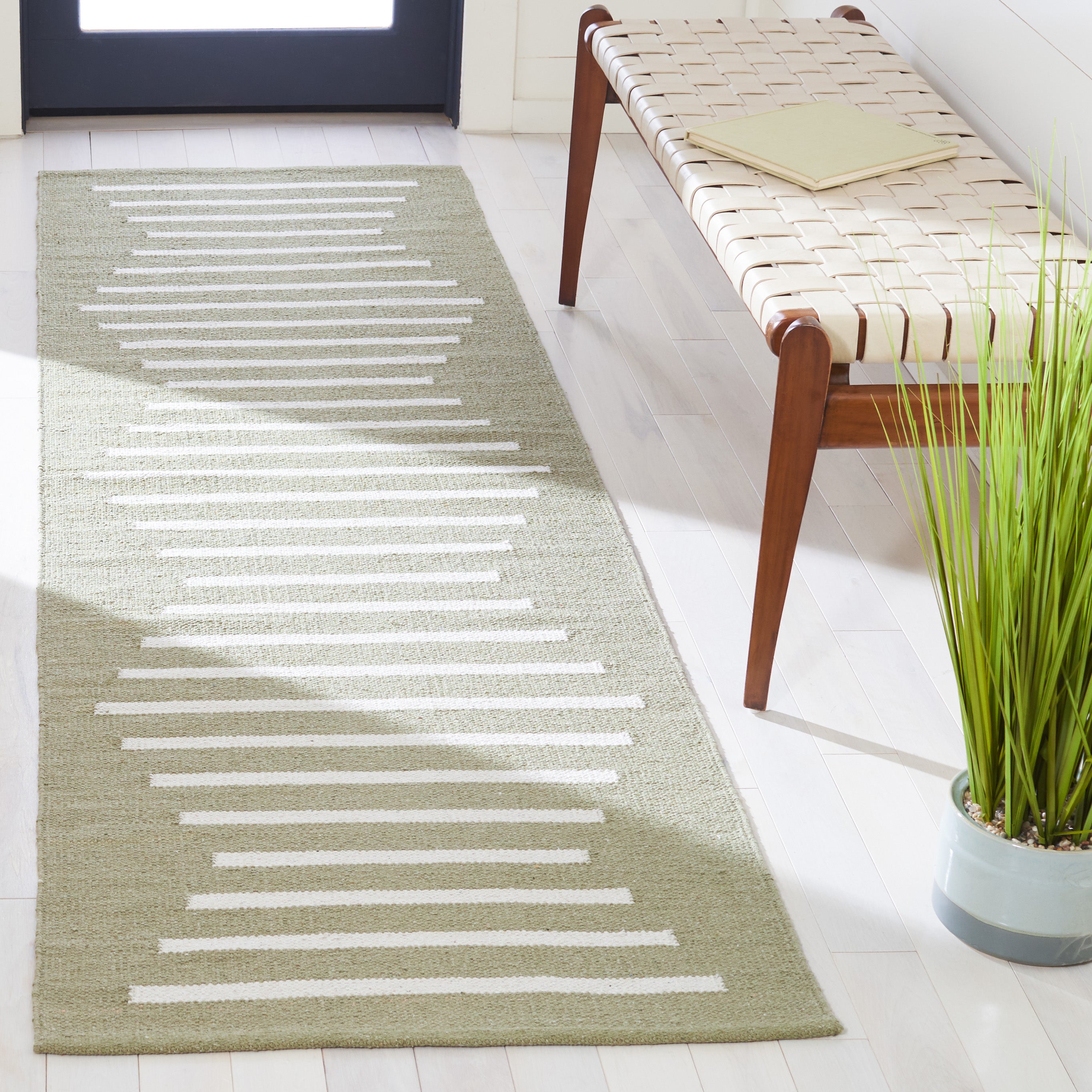 MONTAUK 313 – LIGHT GREEN / IVORY