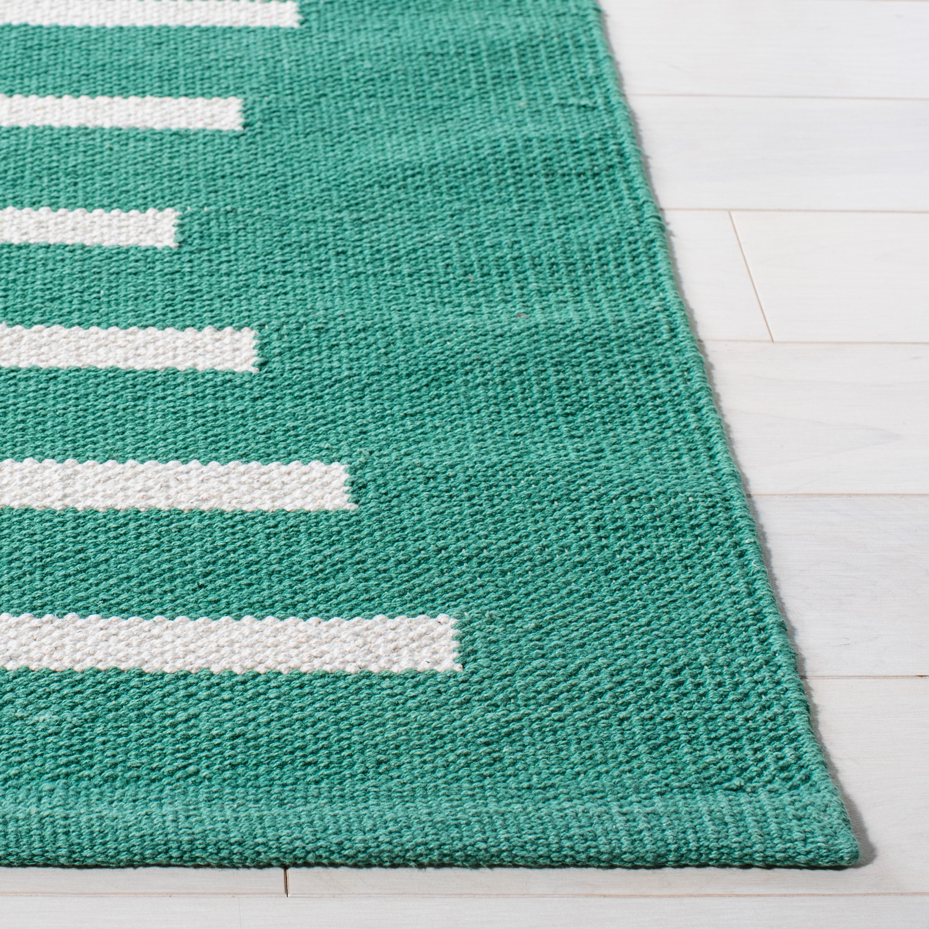 MONTAUK 313 – DARK GREEN / IVORY