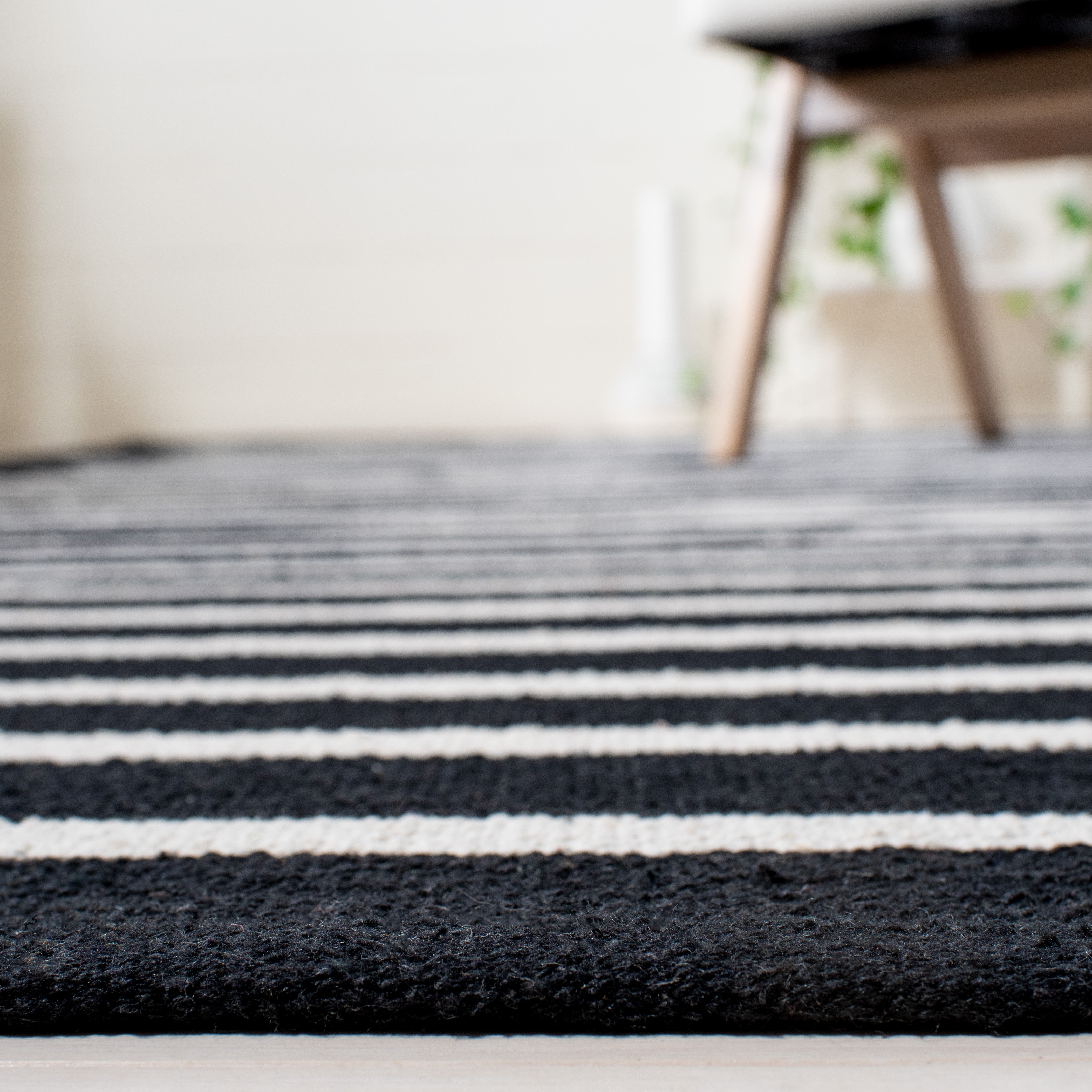 MONTAUK 313 – BLACK / IVORY