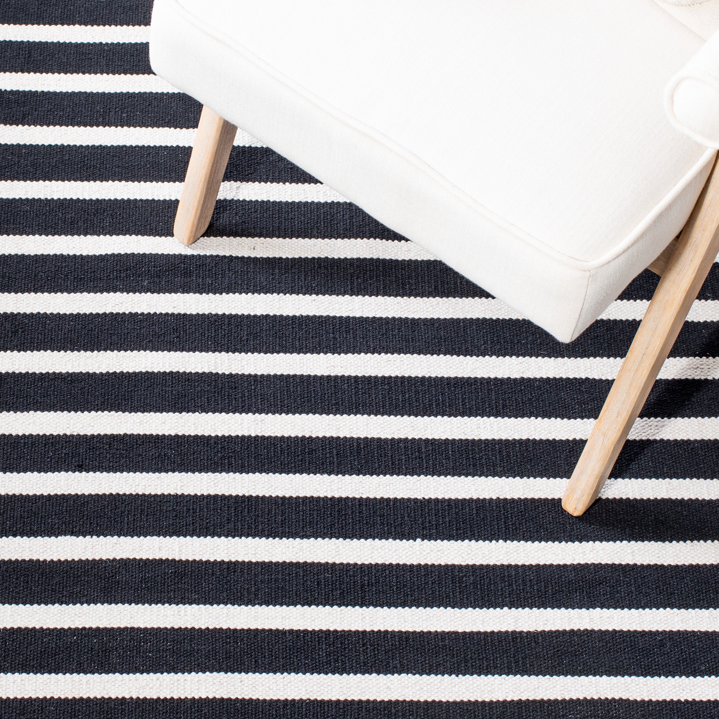 MONTAUK 313 – BLACK / IVORY