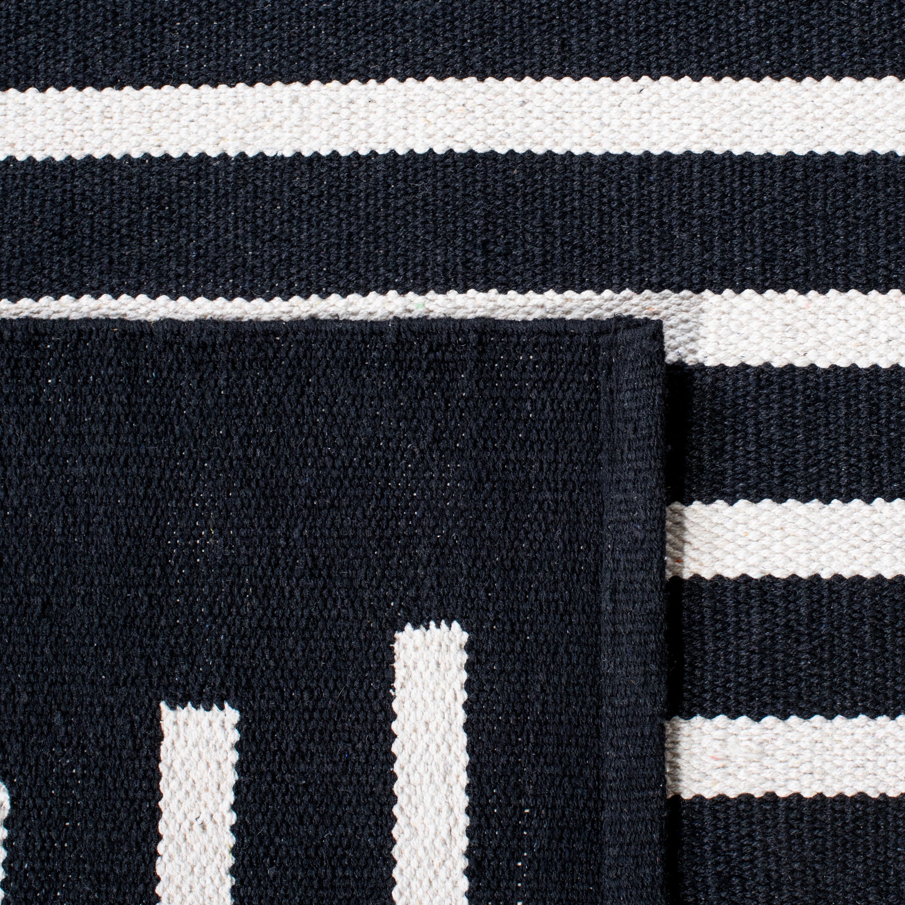 MONTAUK 313 – BLACK / IVORY