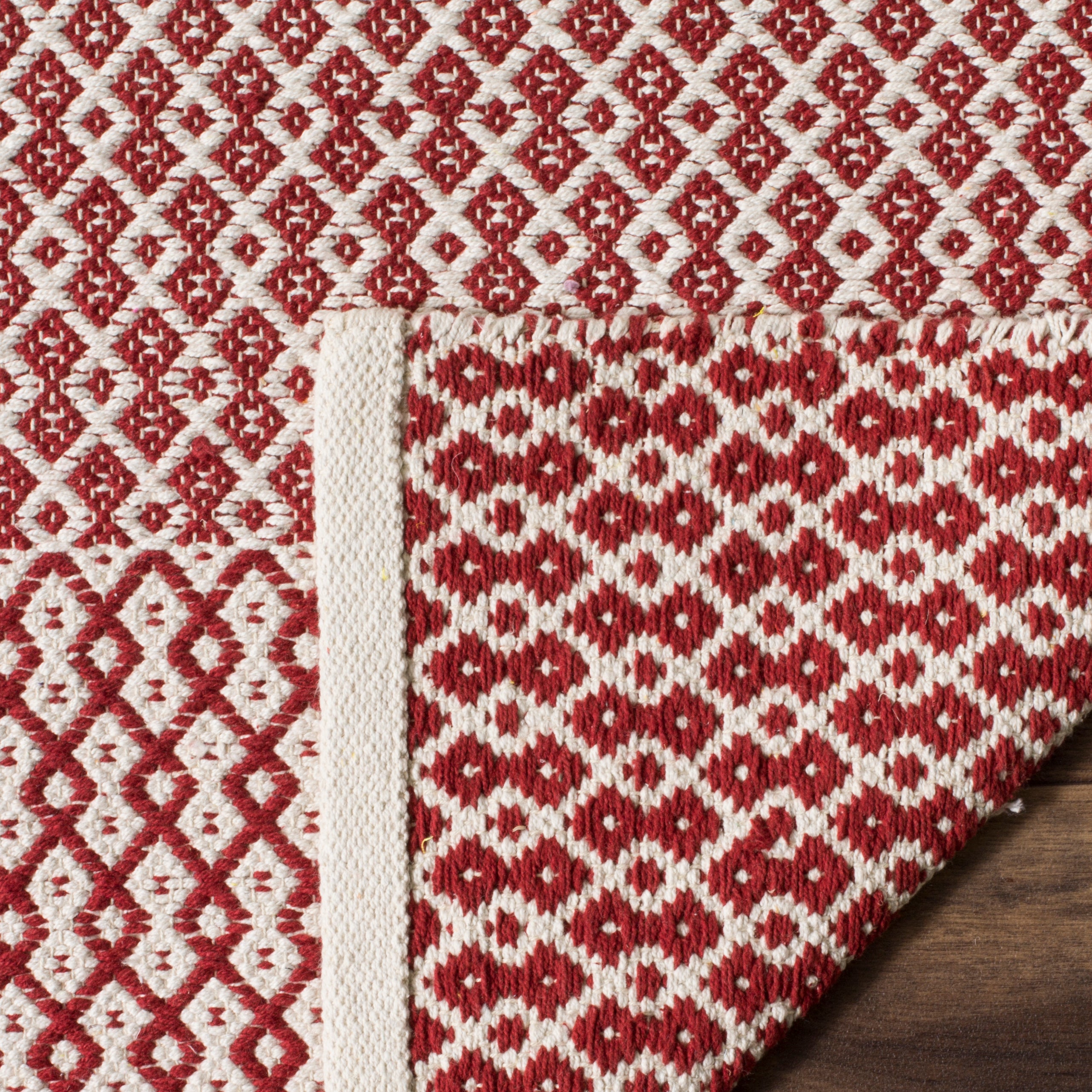 IVORY / RED