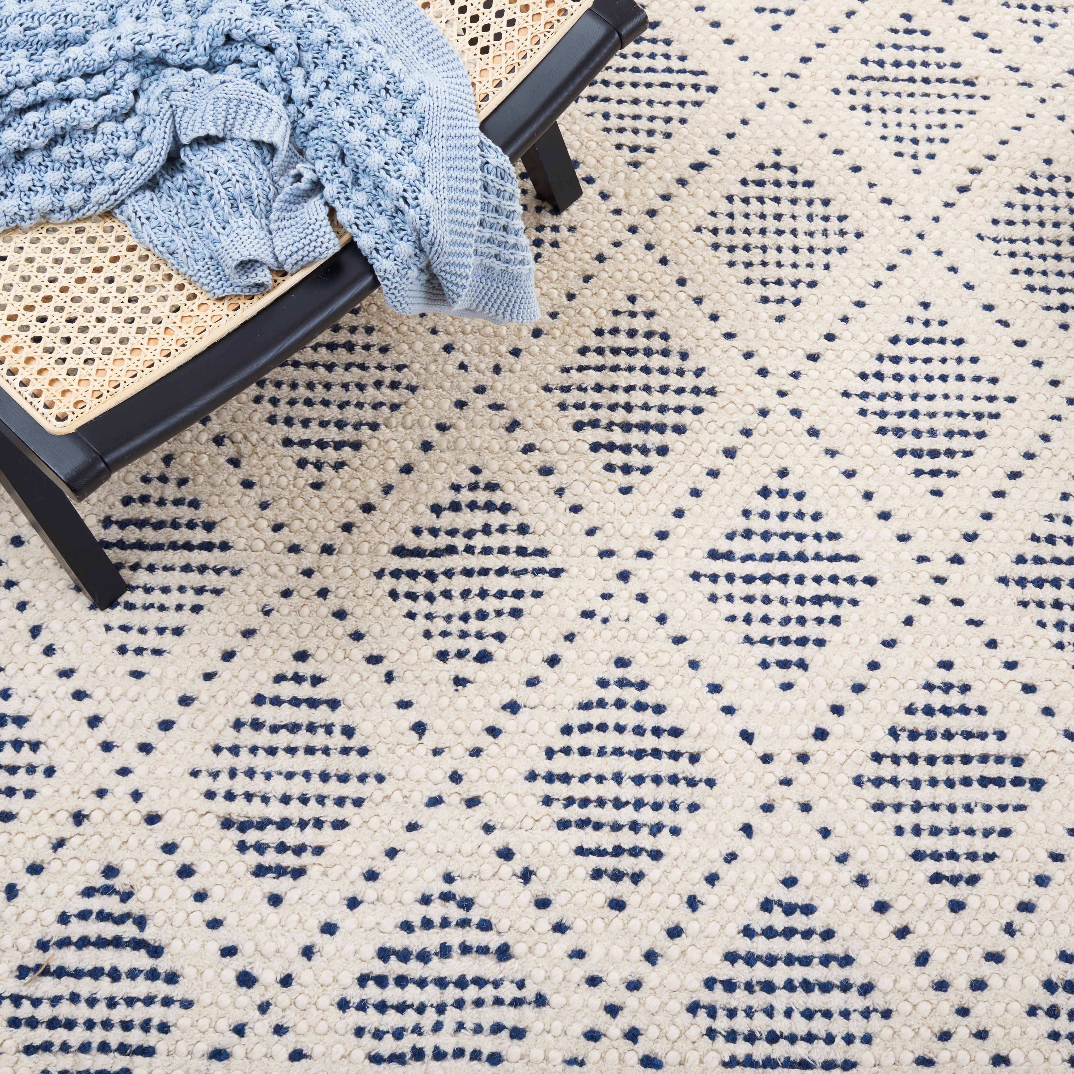 IVORY / BLUE