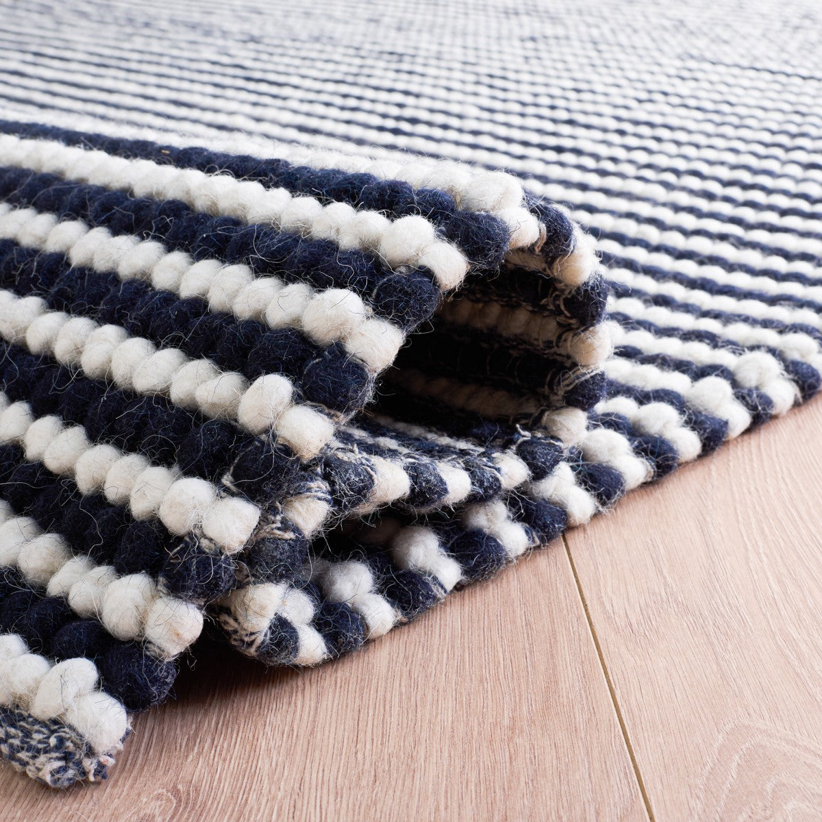 IVORY / NAVY