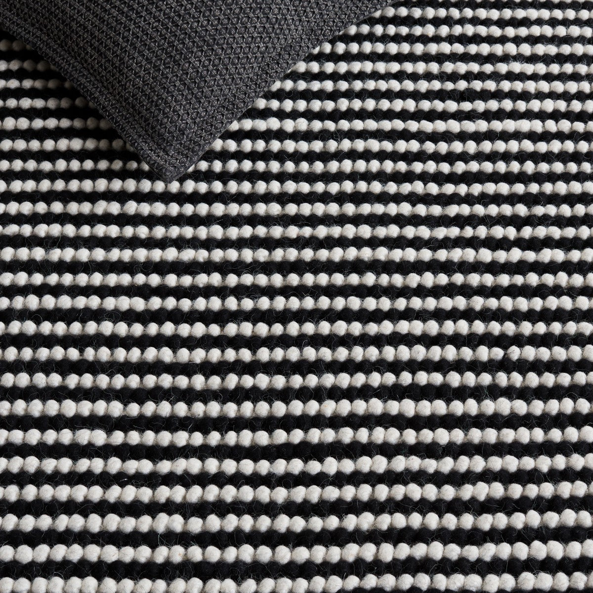 IVORY / BLACK
