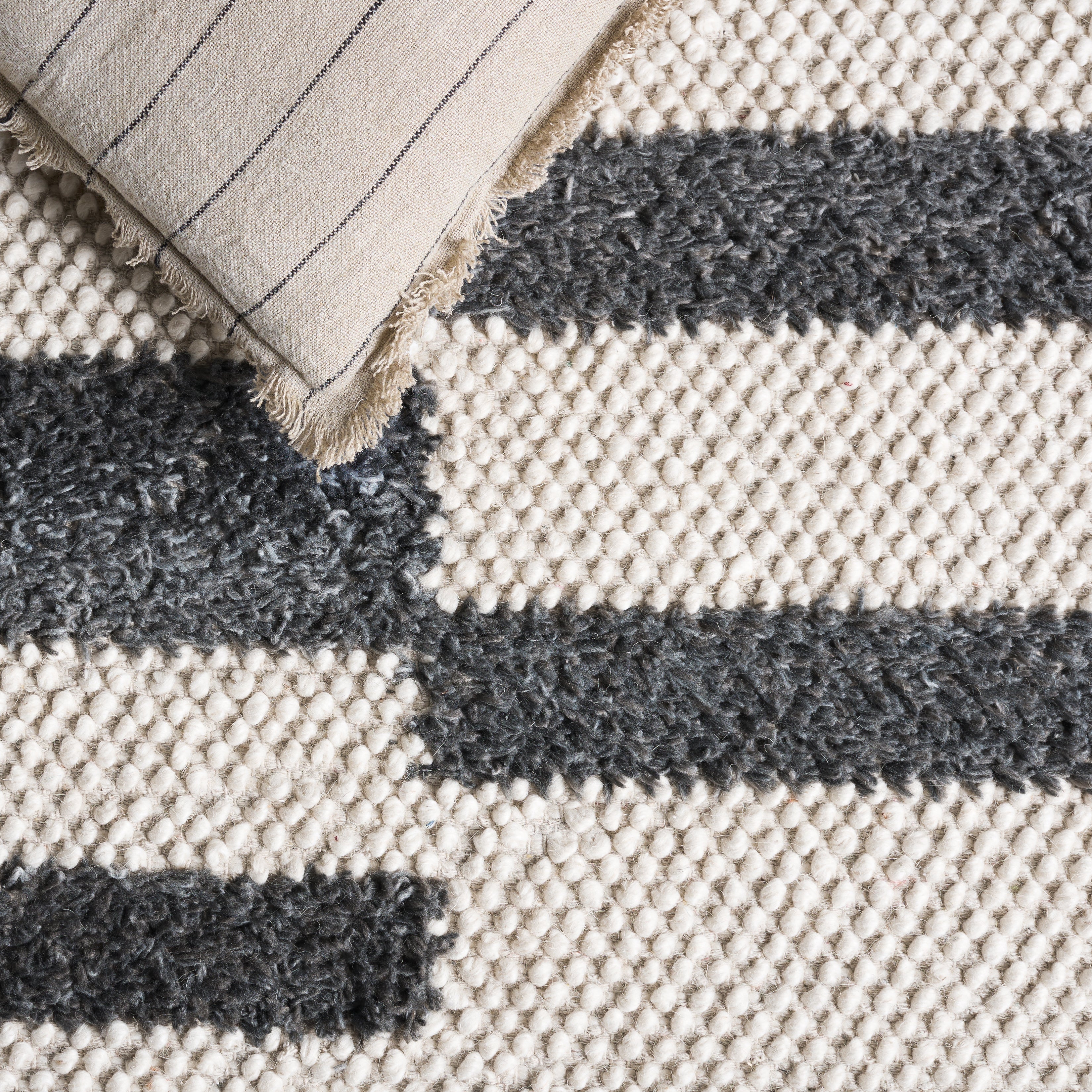 DARK GREY / IVORY