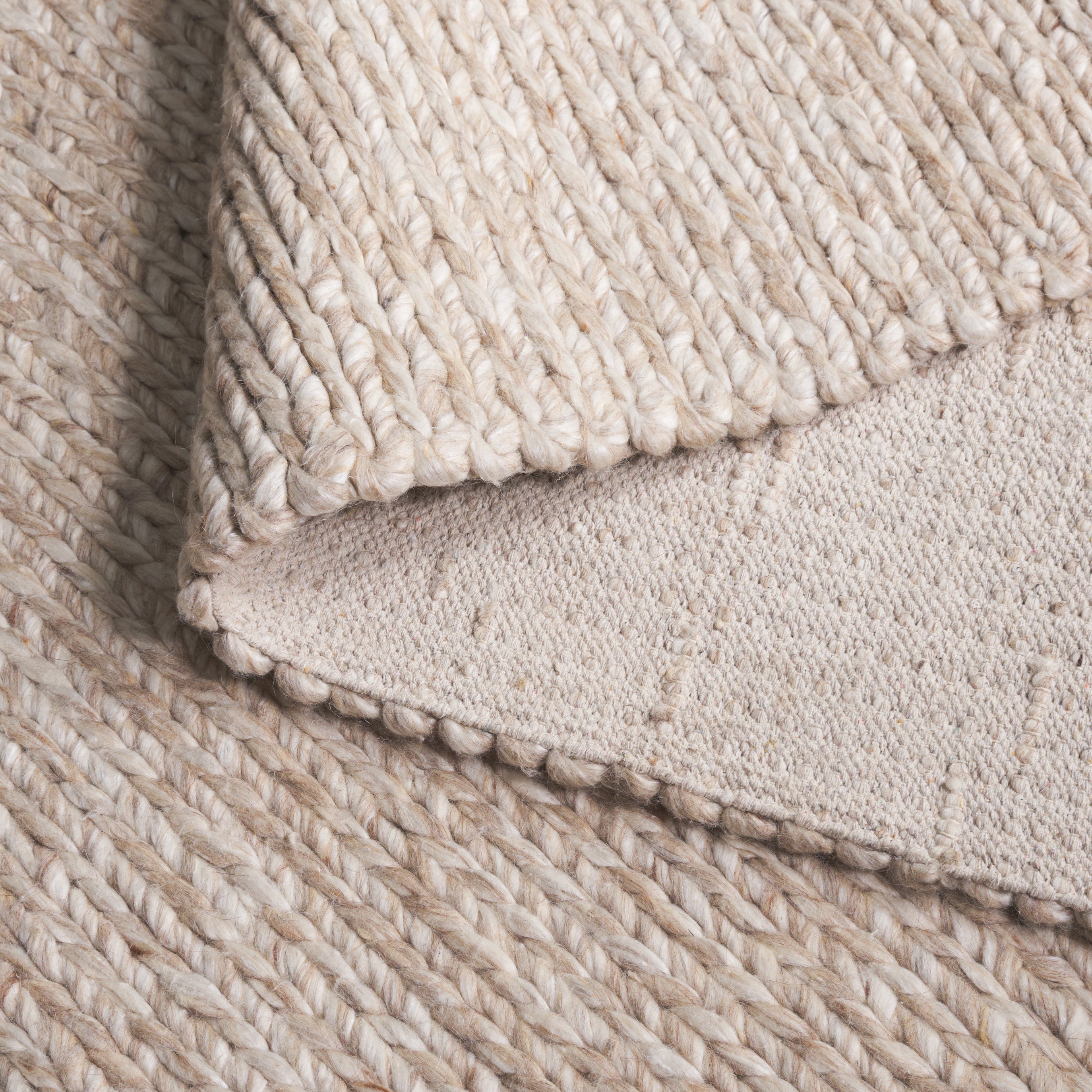 BEIGE / TAUPE
