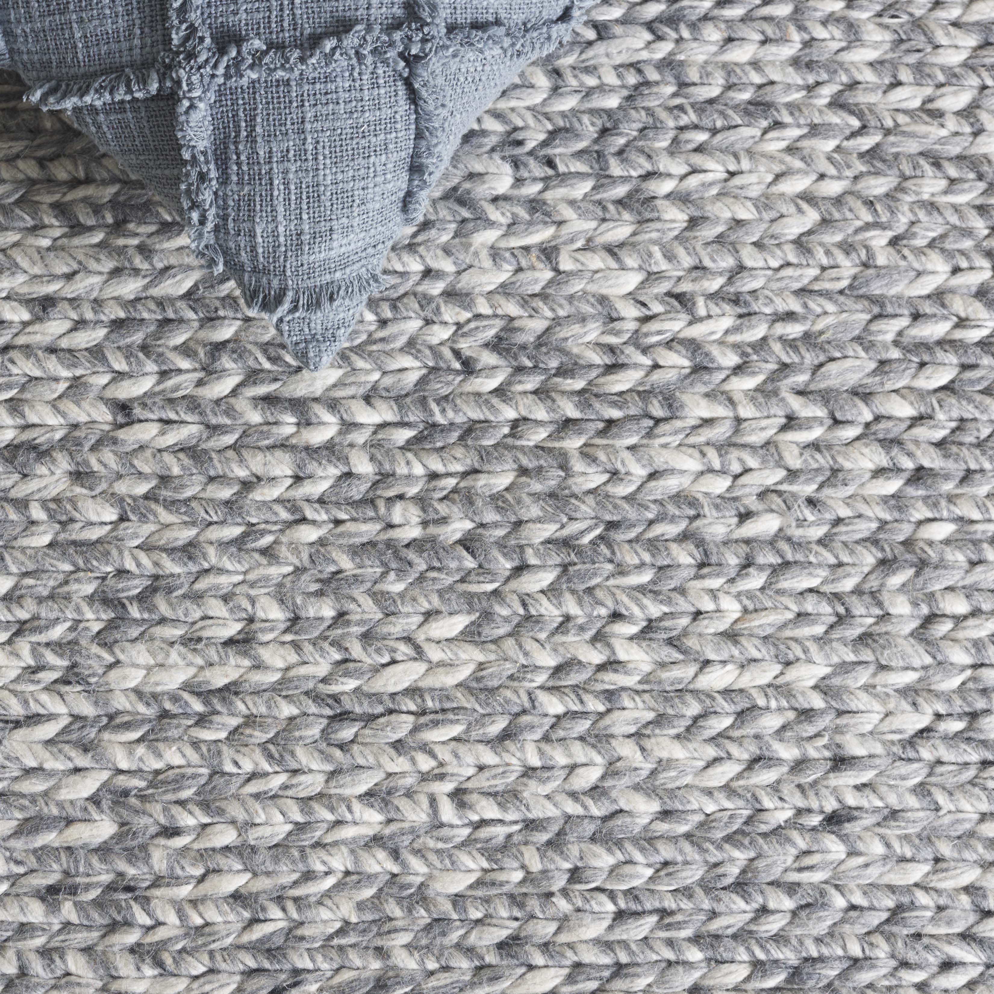 GREY / IVORY