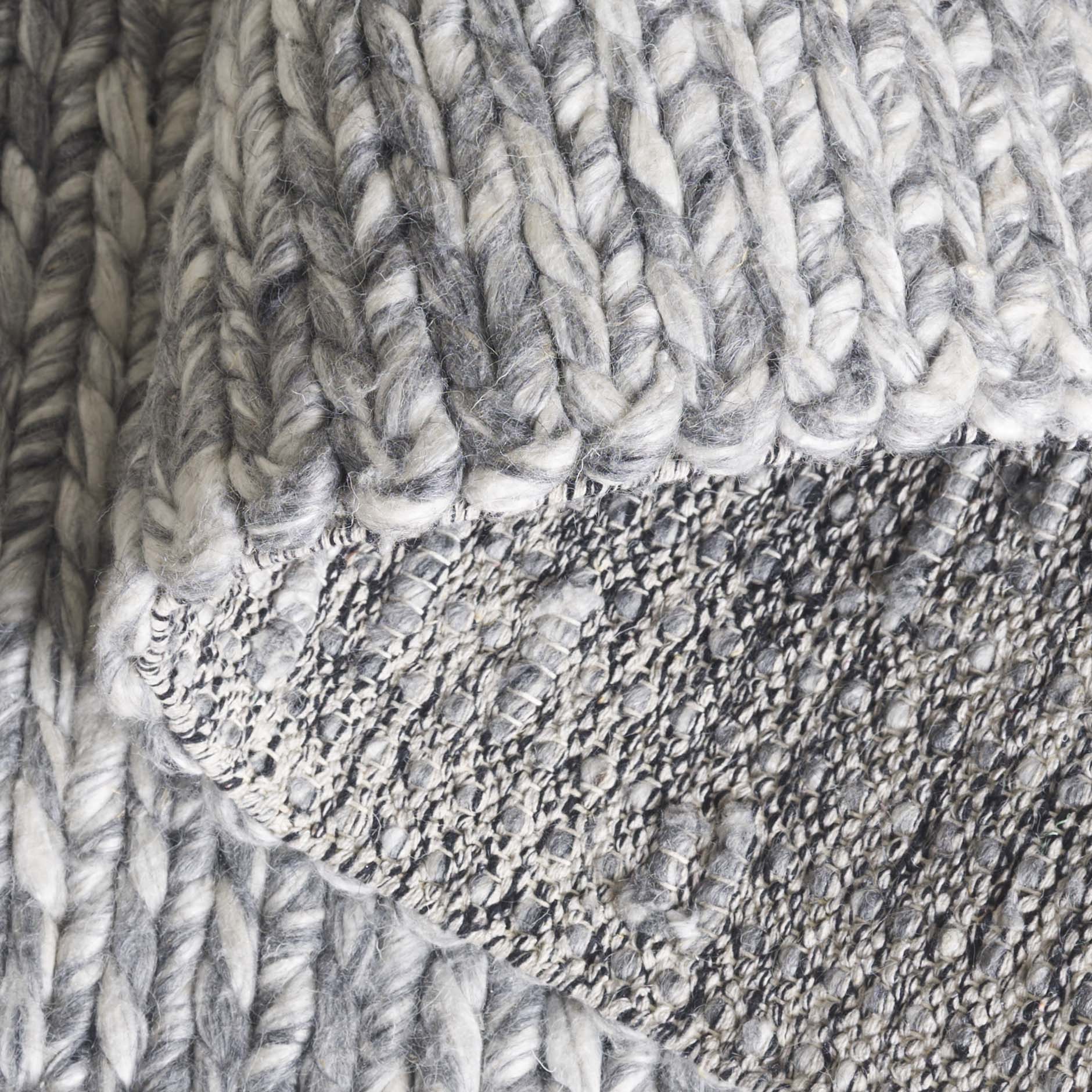 GREY / IVORY