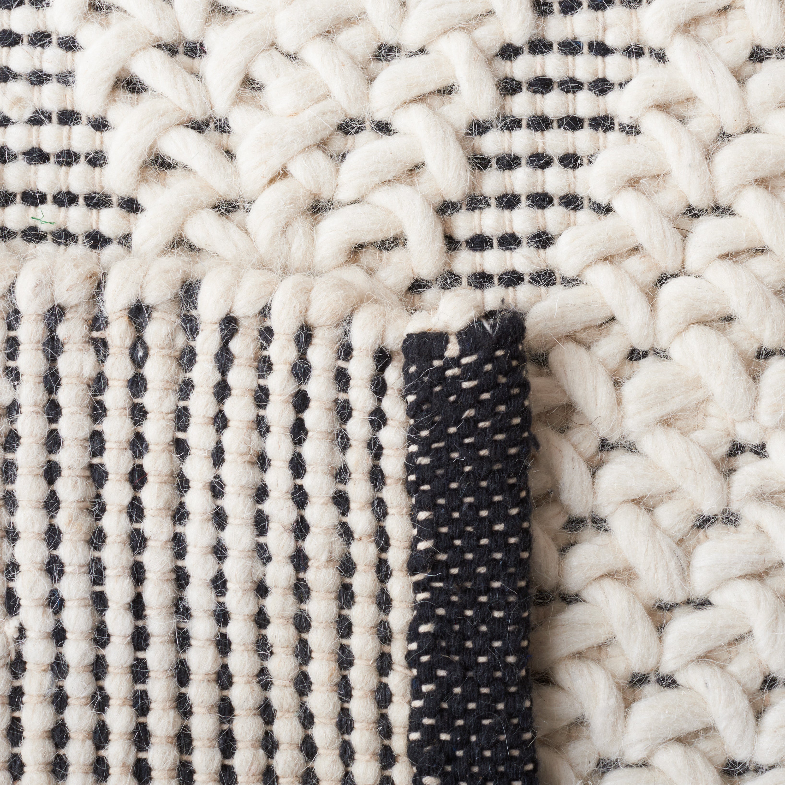 IVORY / BLACK