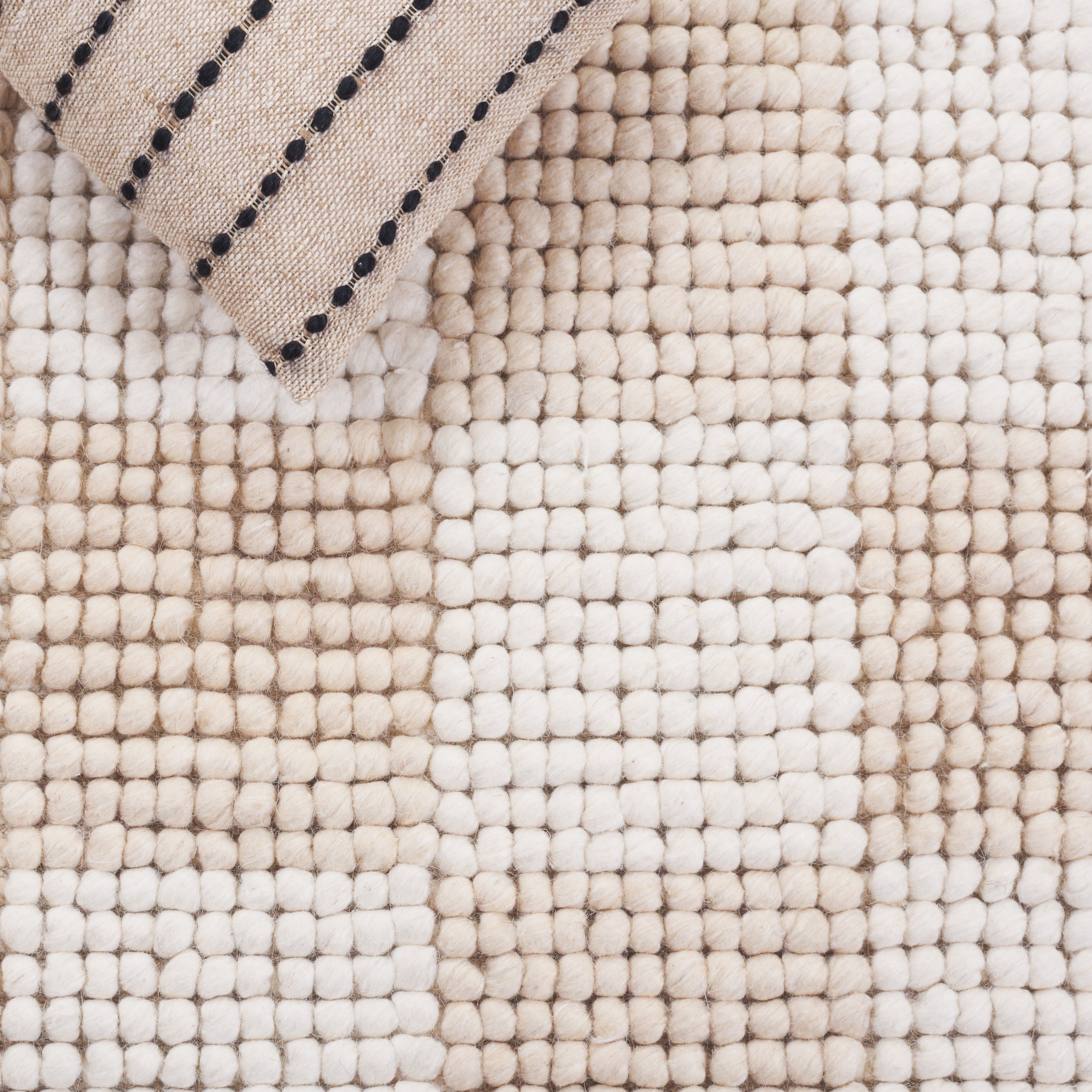 BEIGE / IVORY