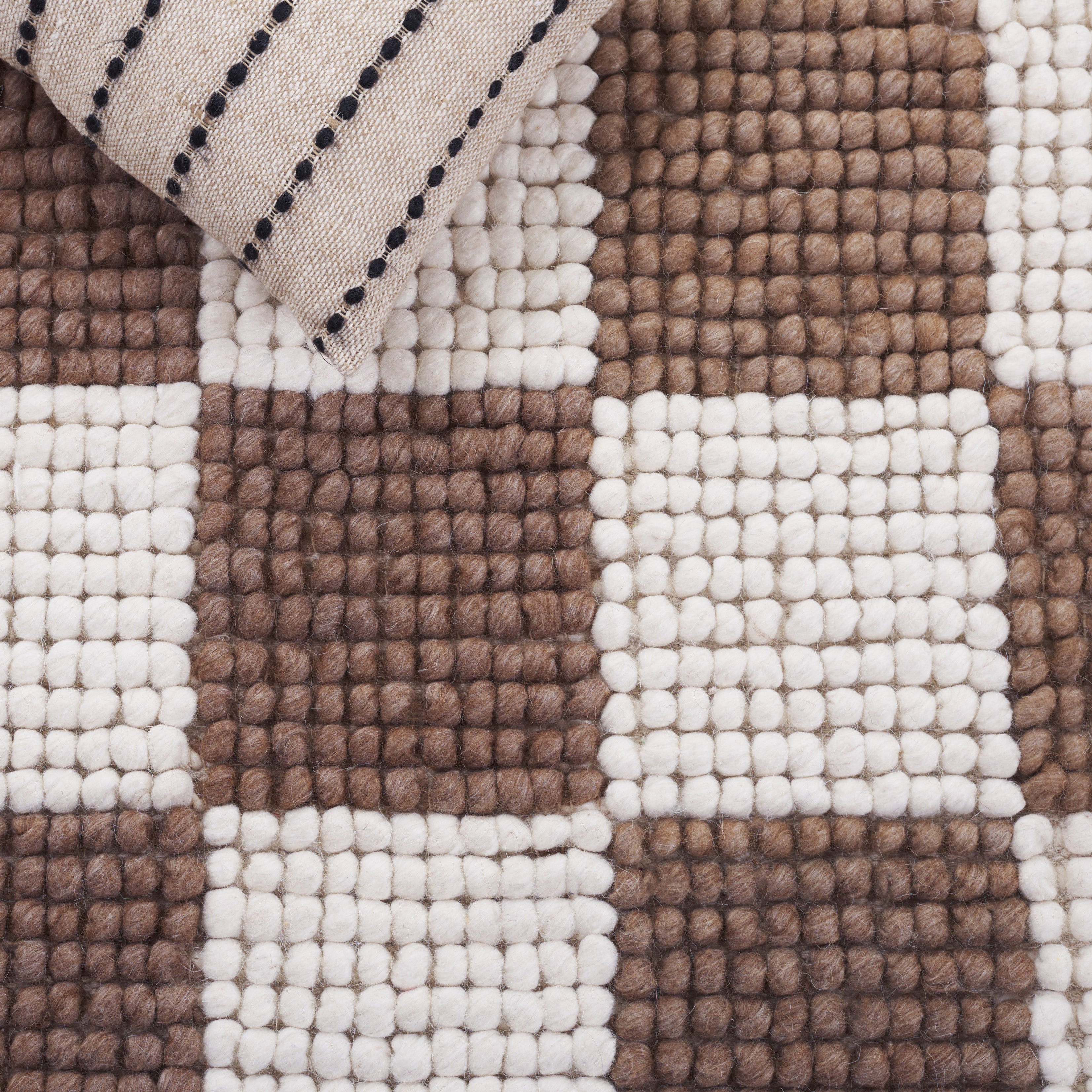 BROWN / IVORY