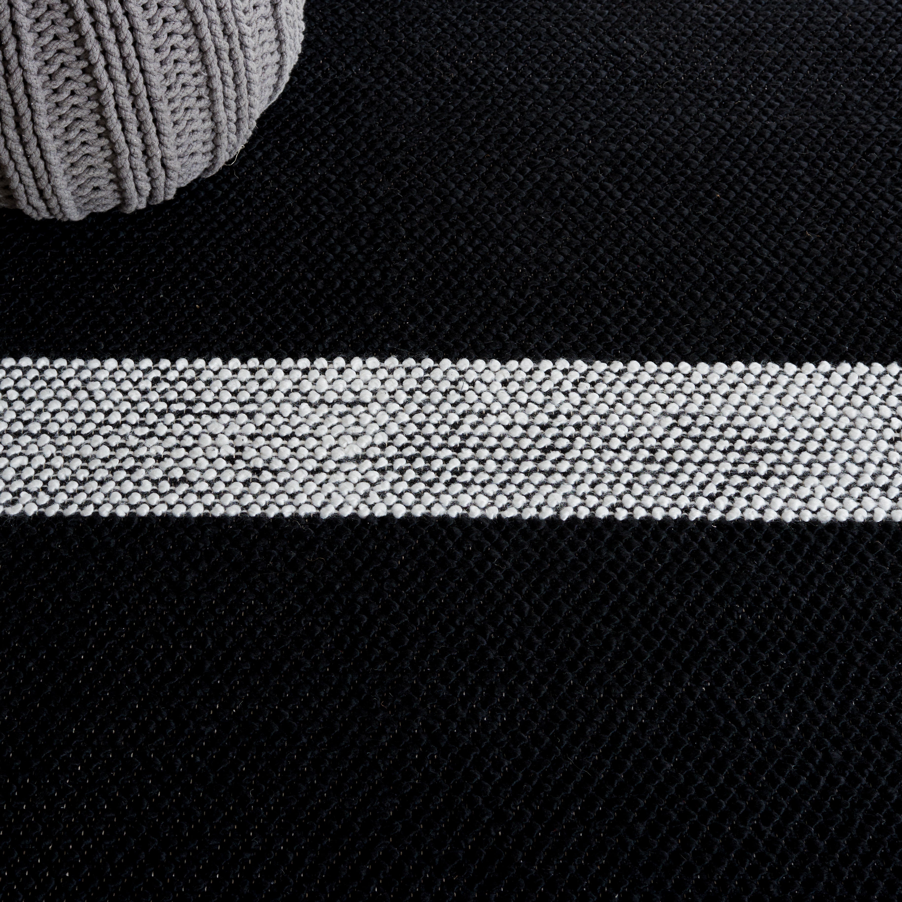 BLACK / IVORY