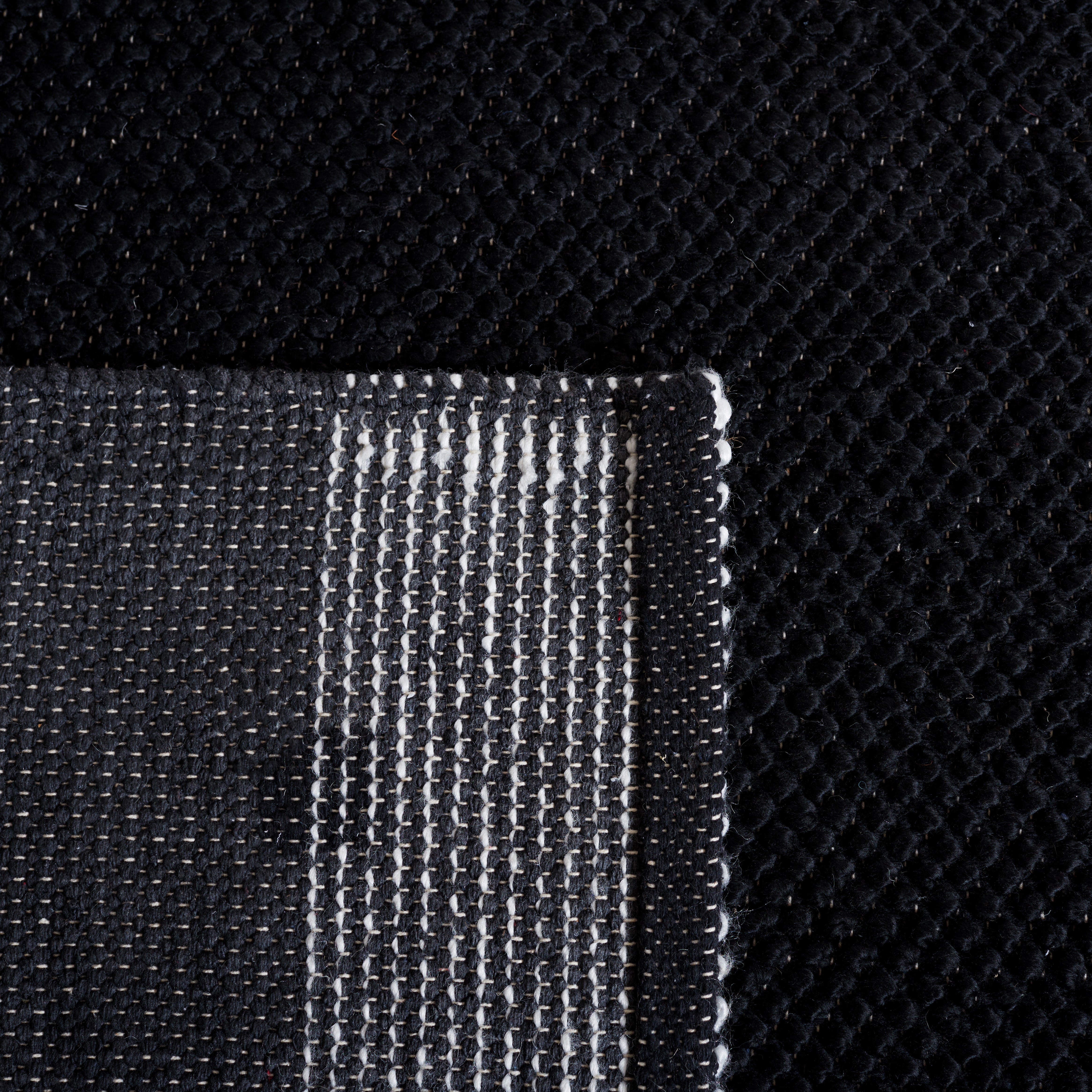 BLACK / IVORY