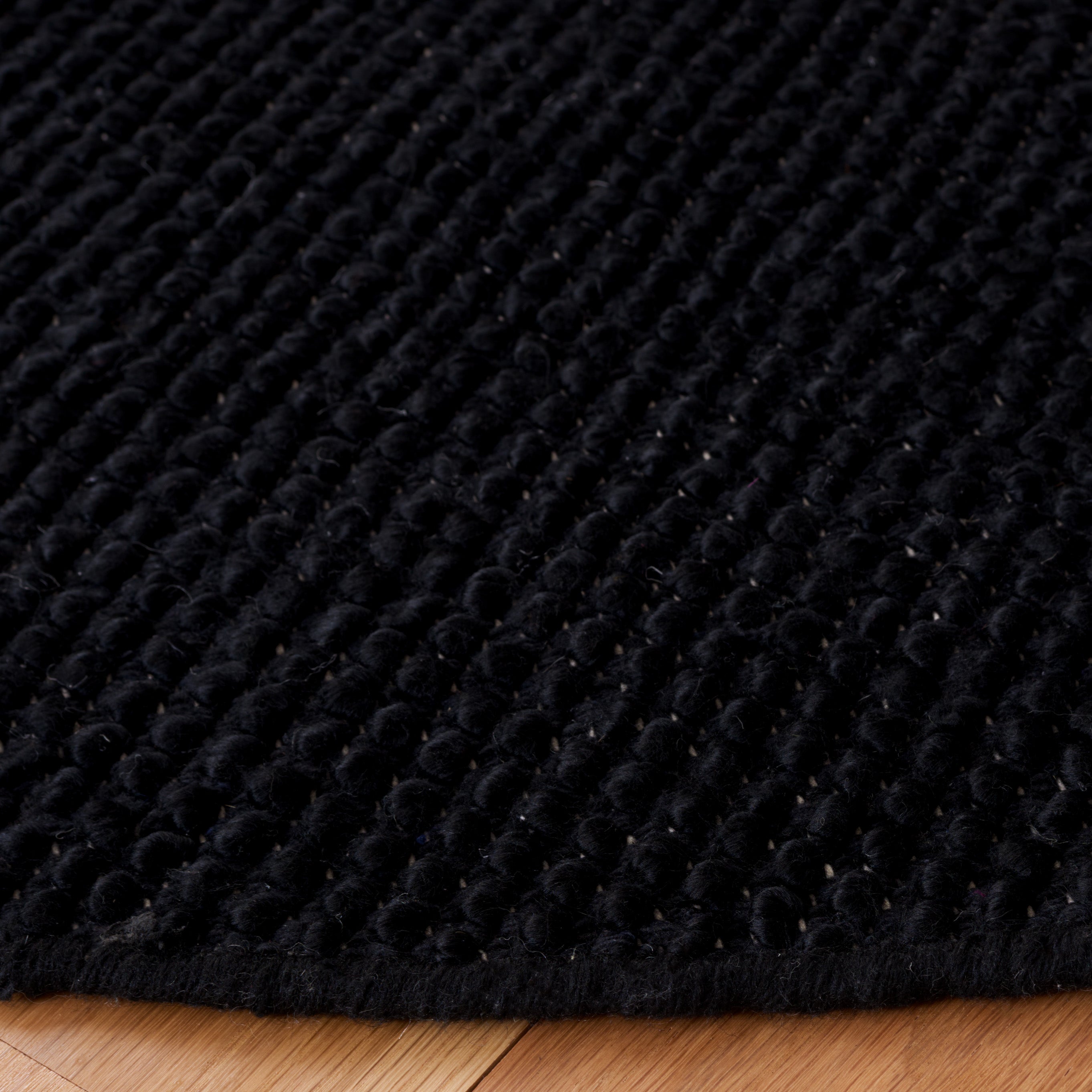 BLACK / IVORY