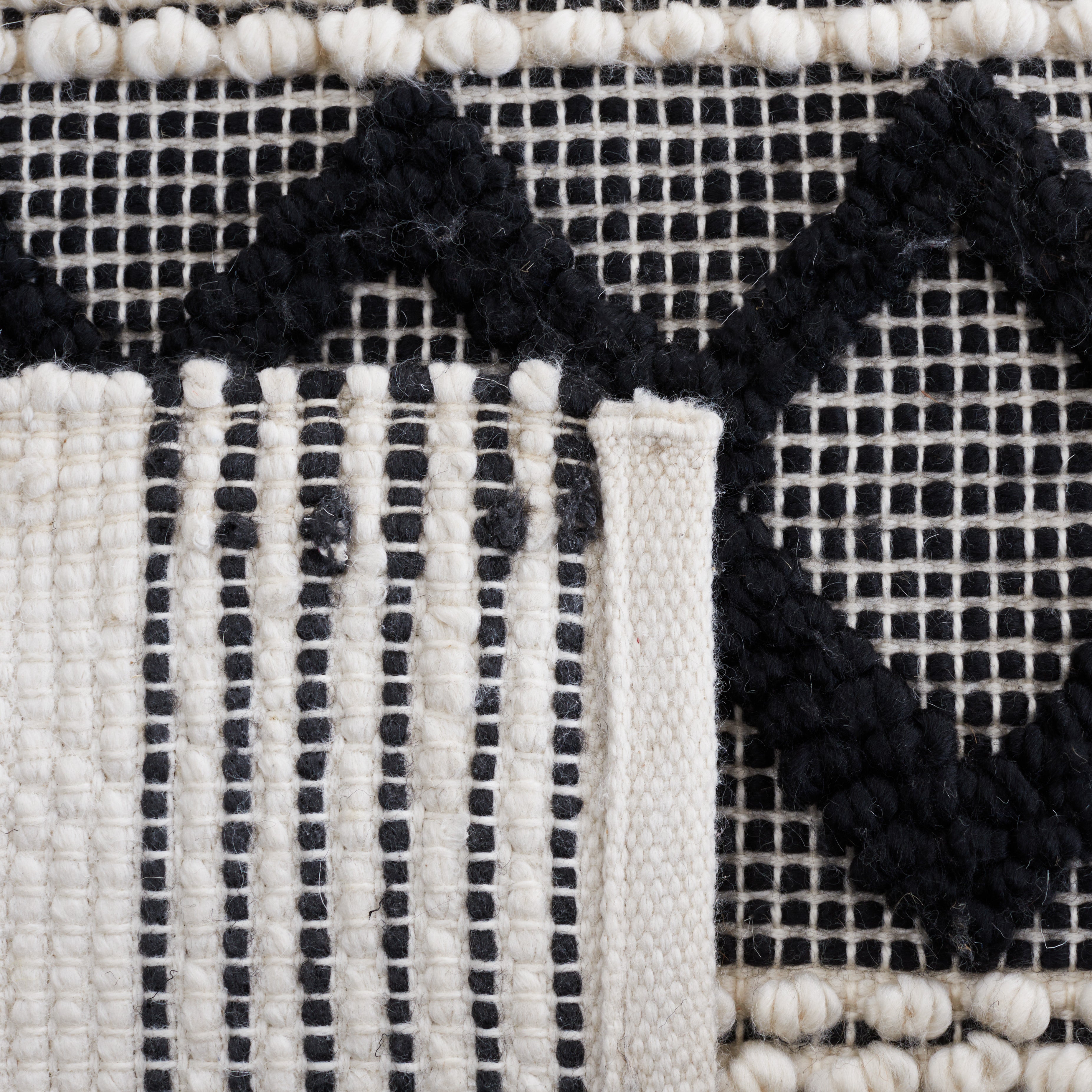 IVORY / BLACK