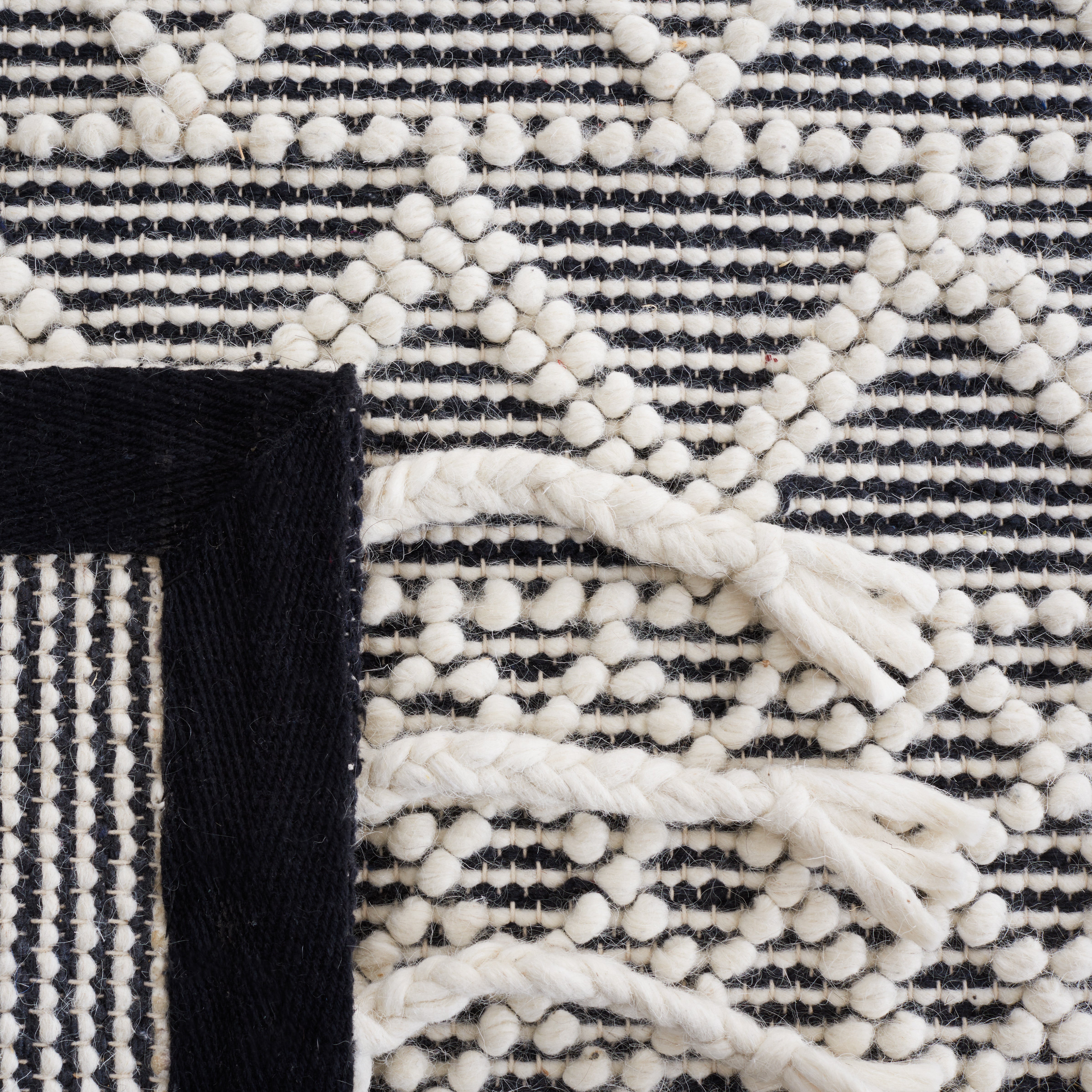 IVORY / BLACK