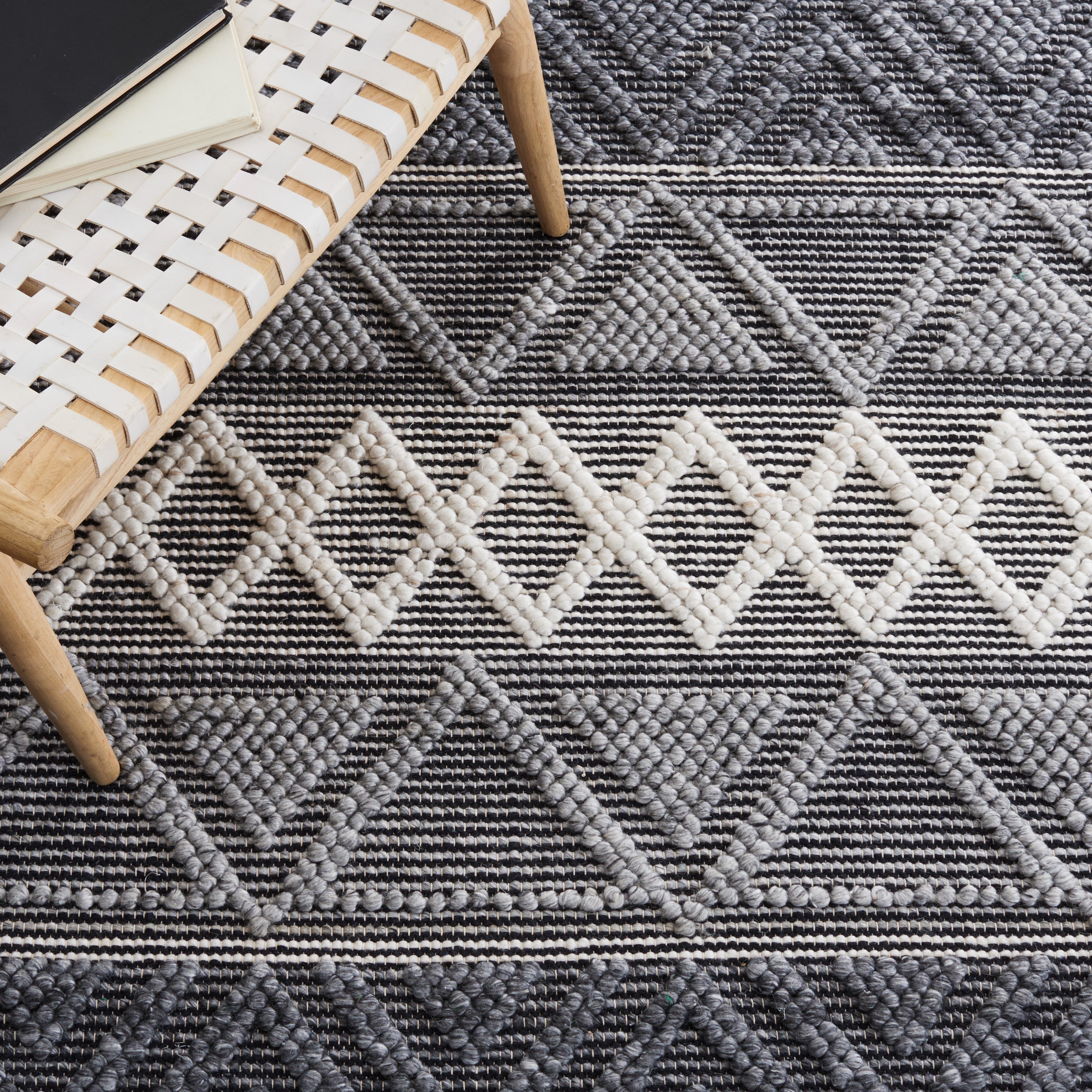 CHARCOAL / IVORY